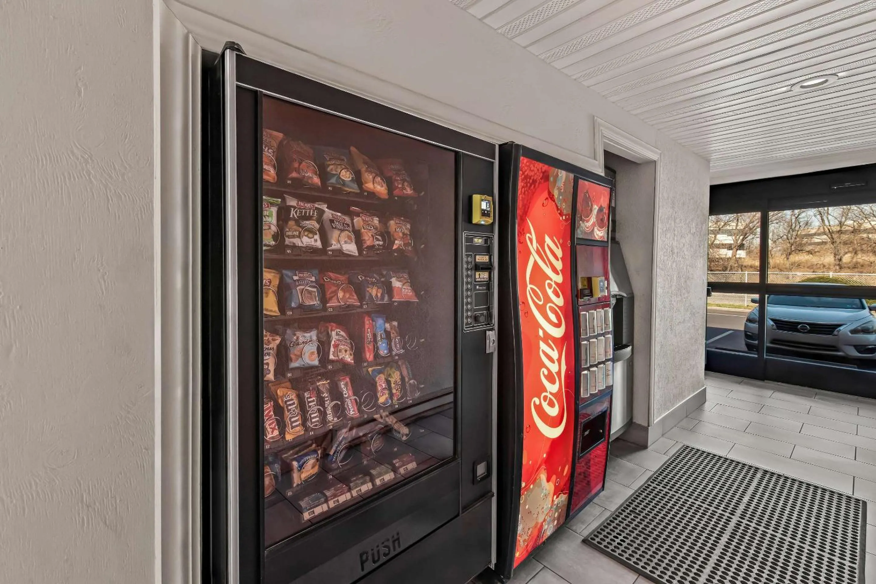 Property building in Motel 6 Lester - Philadelphia Airport