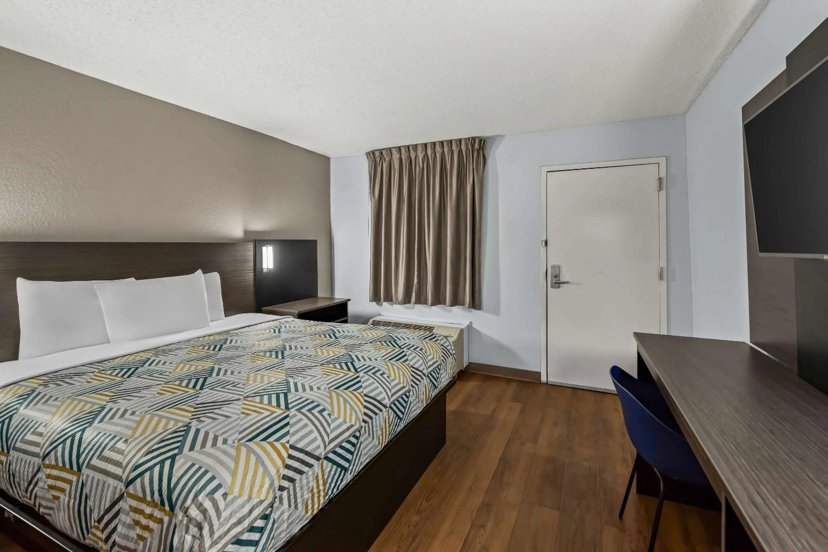 Bedroom, Bed in Motel 6 Lester - Philadelphia Airport