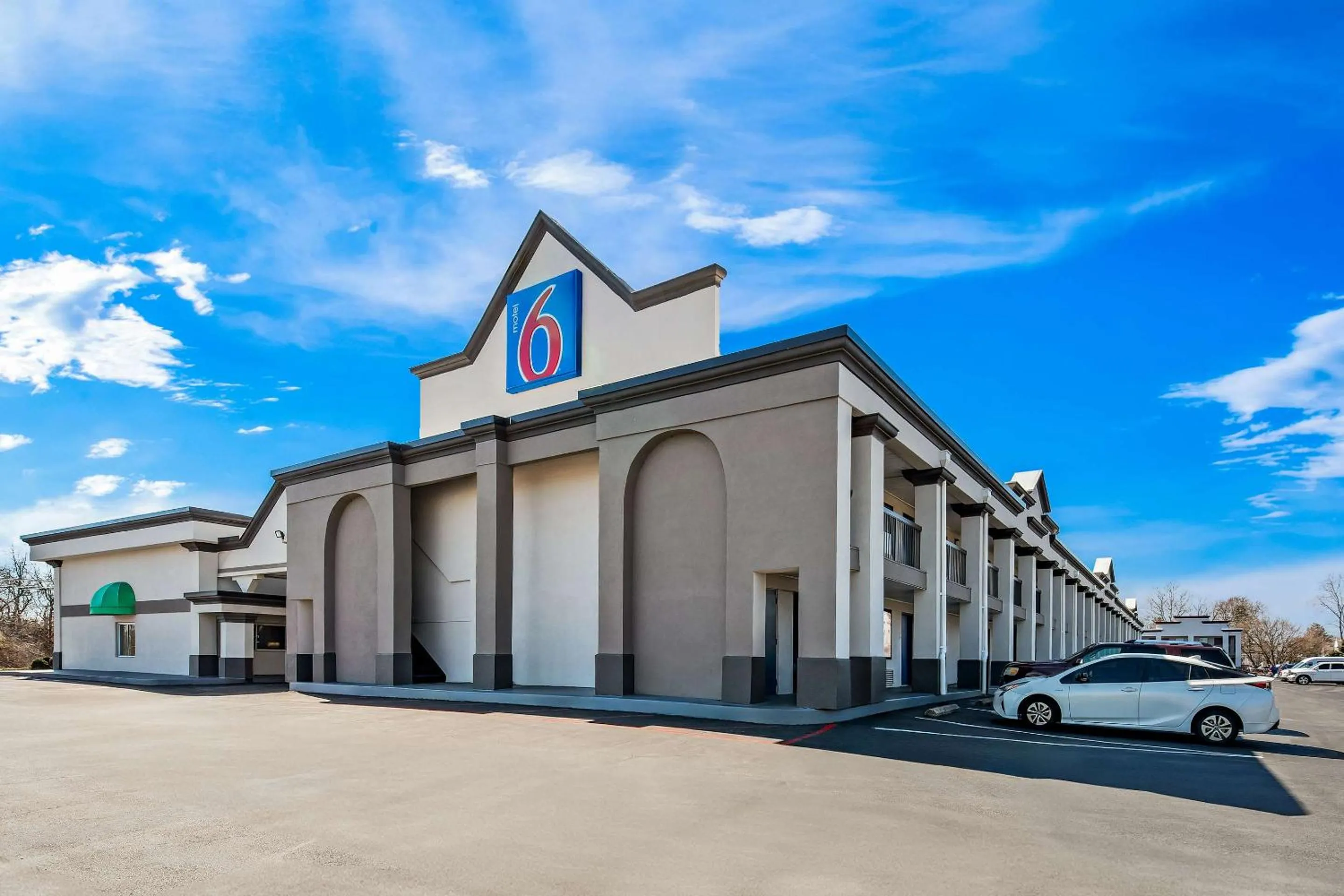 Property building in Motel 6 Lester - Philadelphia Airport