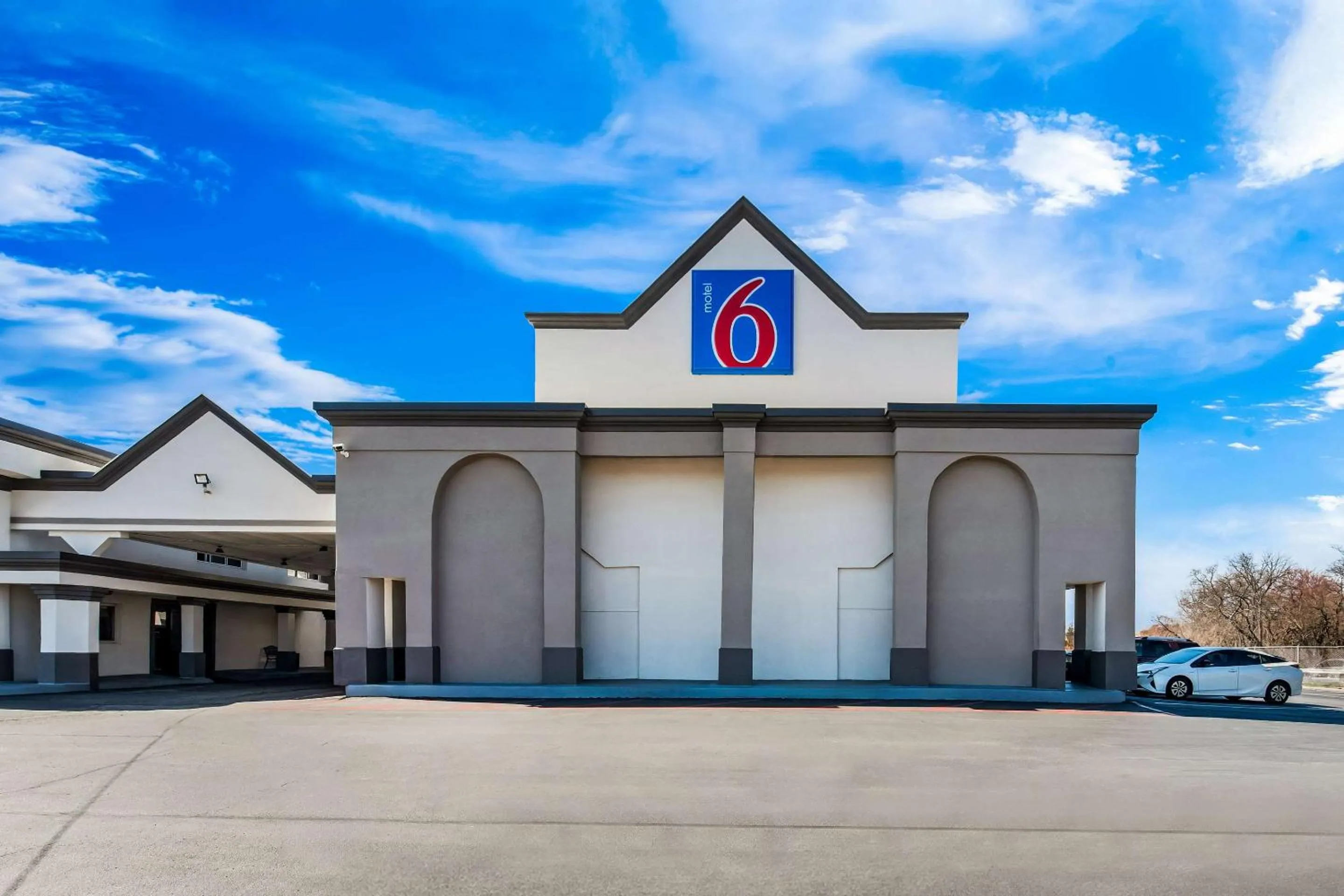 Property building in Motel 6 Lester - Philadelphia Airport