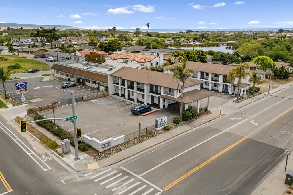 Property building in Dune Surfer Inn