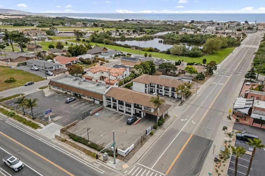 Property building in Dune Surfer Inn