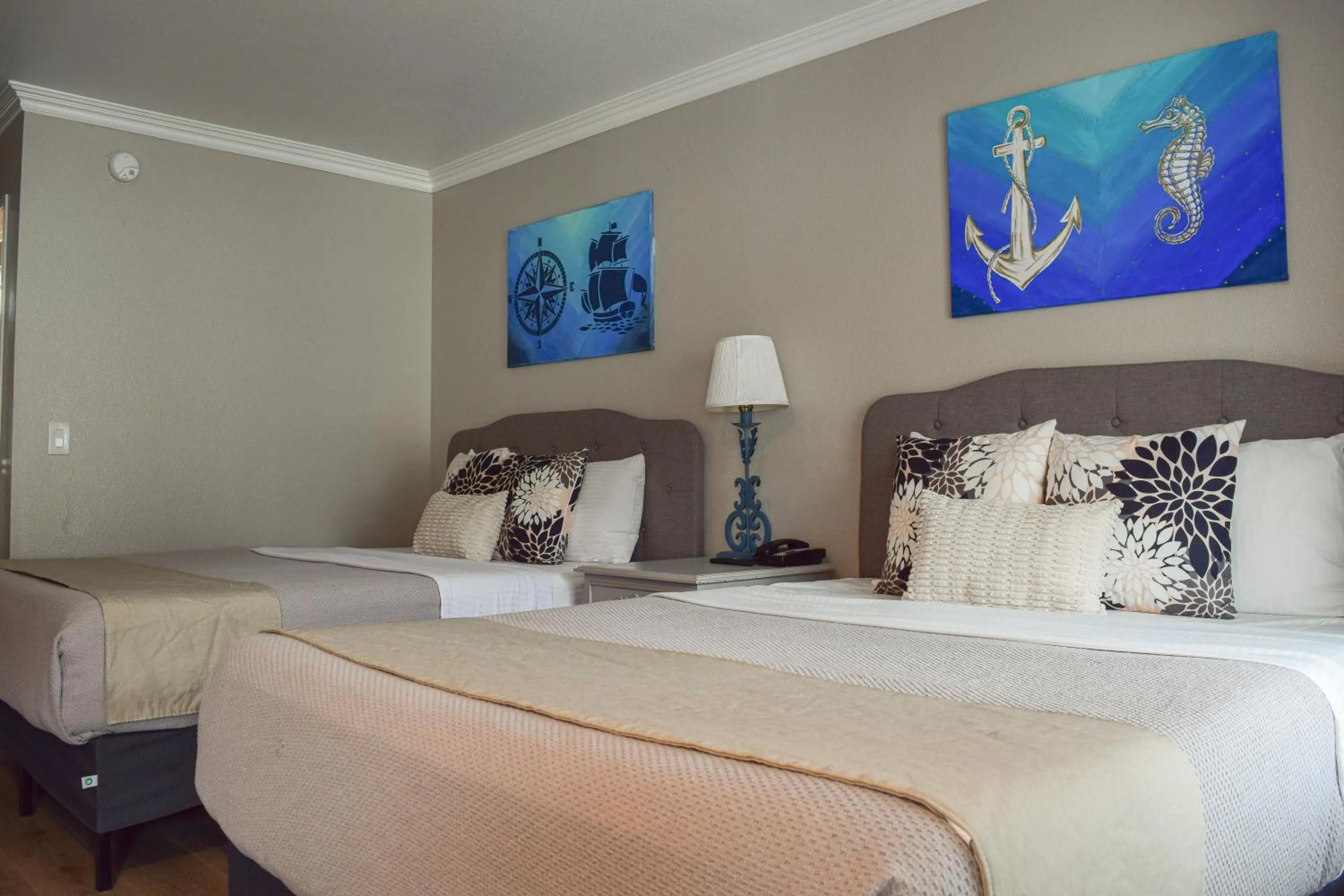 Bed in Dune Surfer Inn