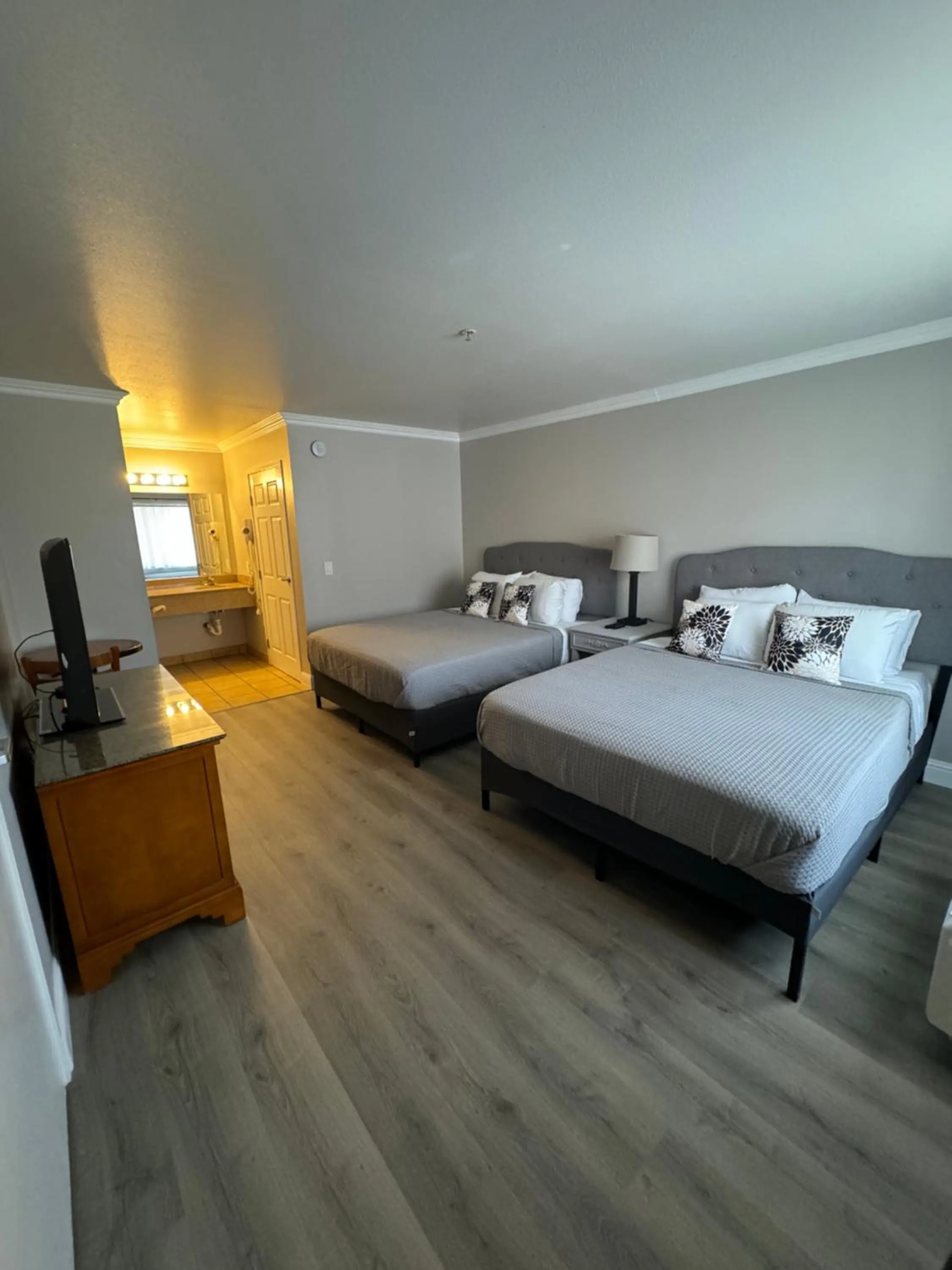 Bedroom, Bed in Dune Surfer Inn