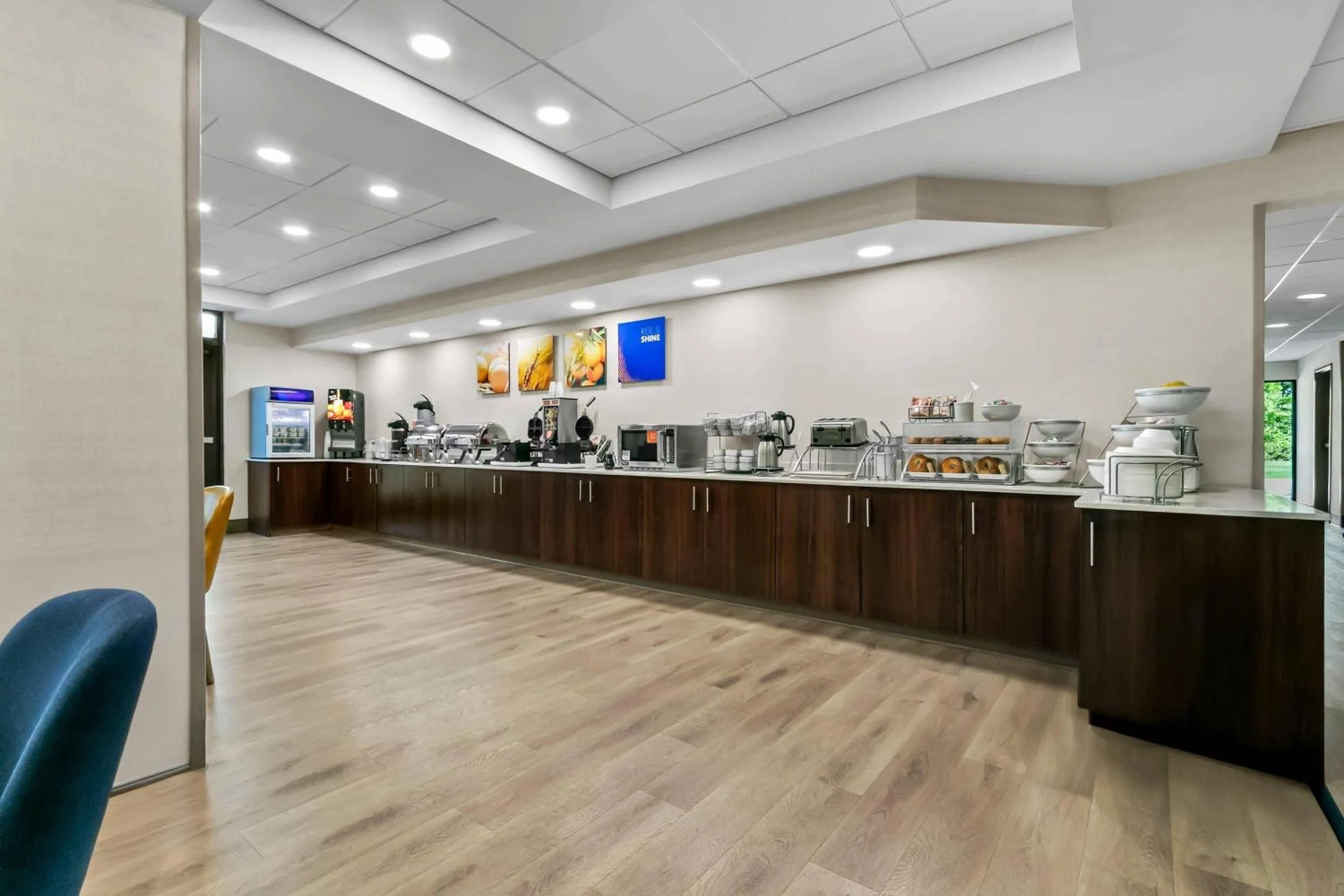 Breakfast in Comfort Inn & Suites Grand Blanc-Flint