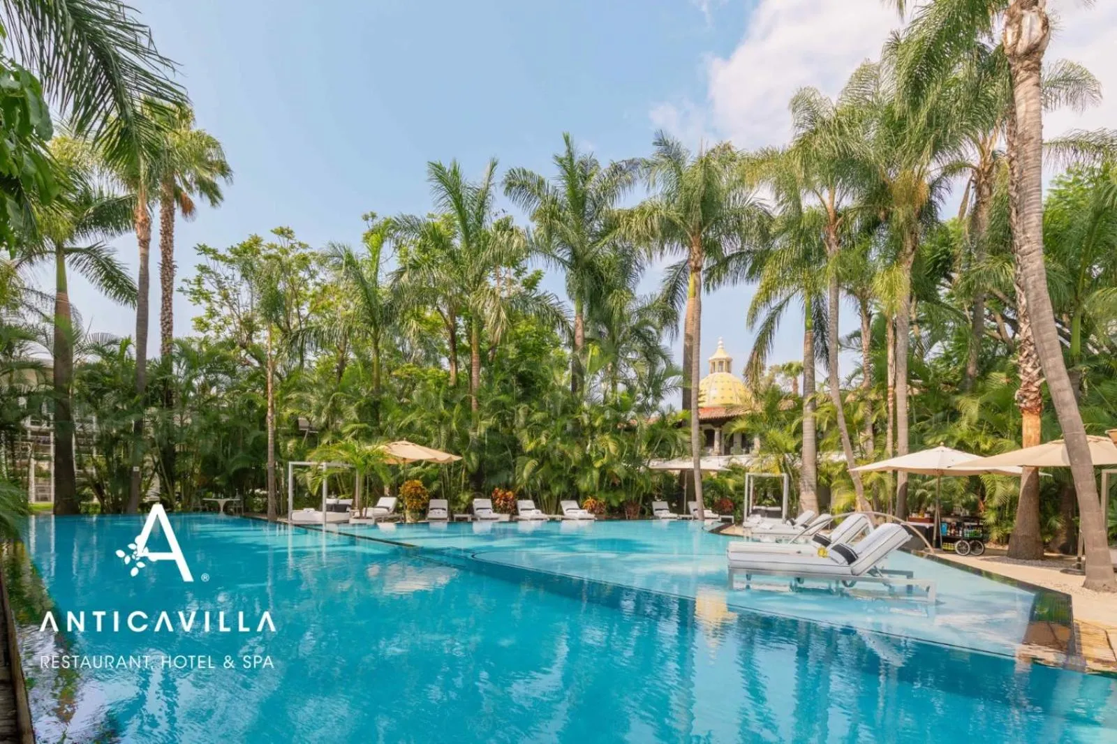 Swimming pool in Anticavilla Hotel Restaurante & Spa