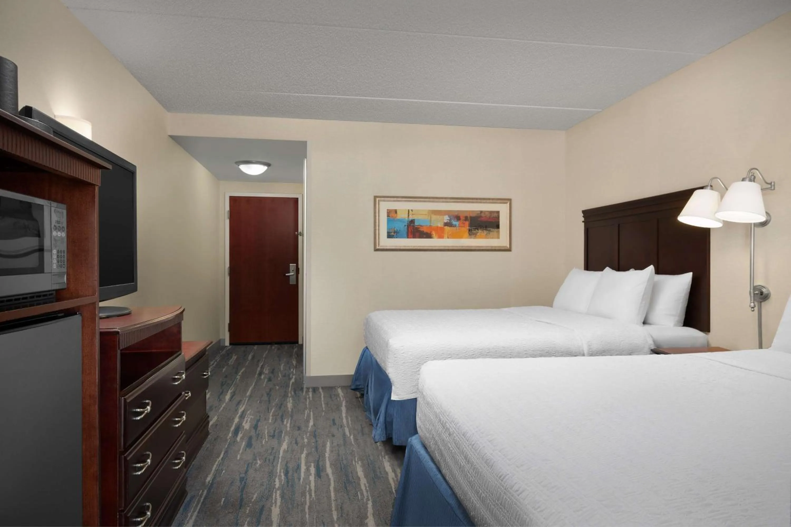 Bed in Hampton Inn Syracuse Clay