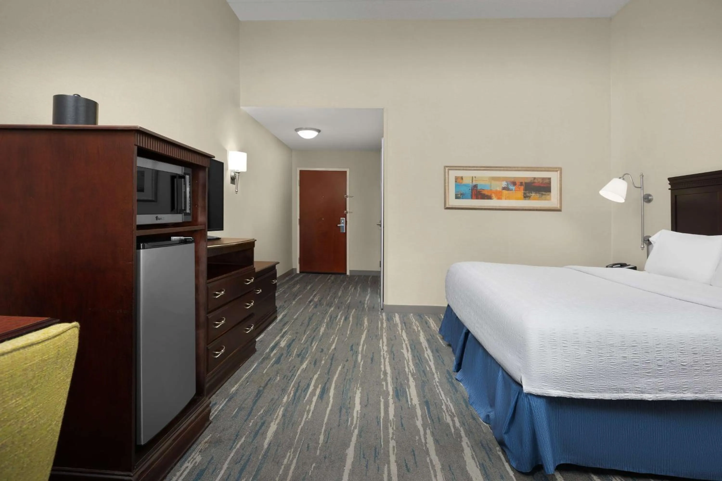 Bed in Hampton Inn Syracuse Clay