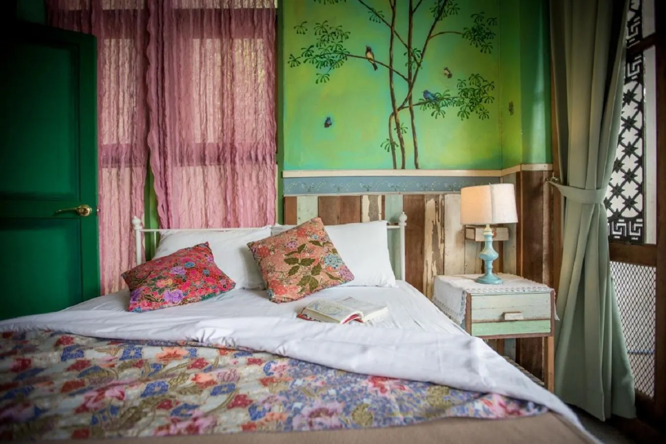 Photo of the whole room, Bed in Phranakorn-Nornlen