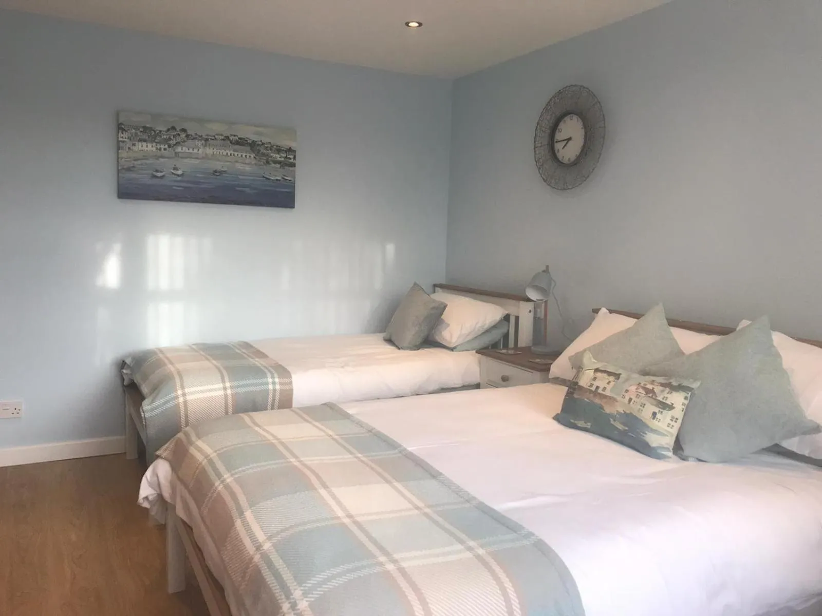 Photo of the whole room, Bed in Coast 77 B&B