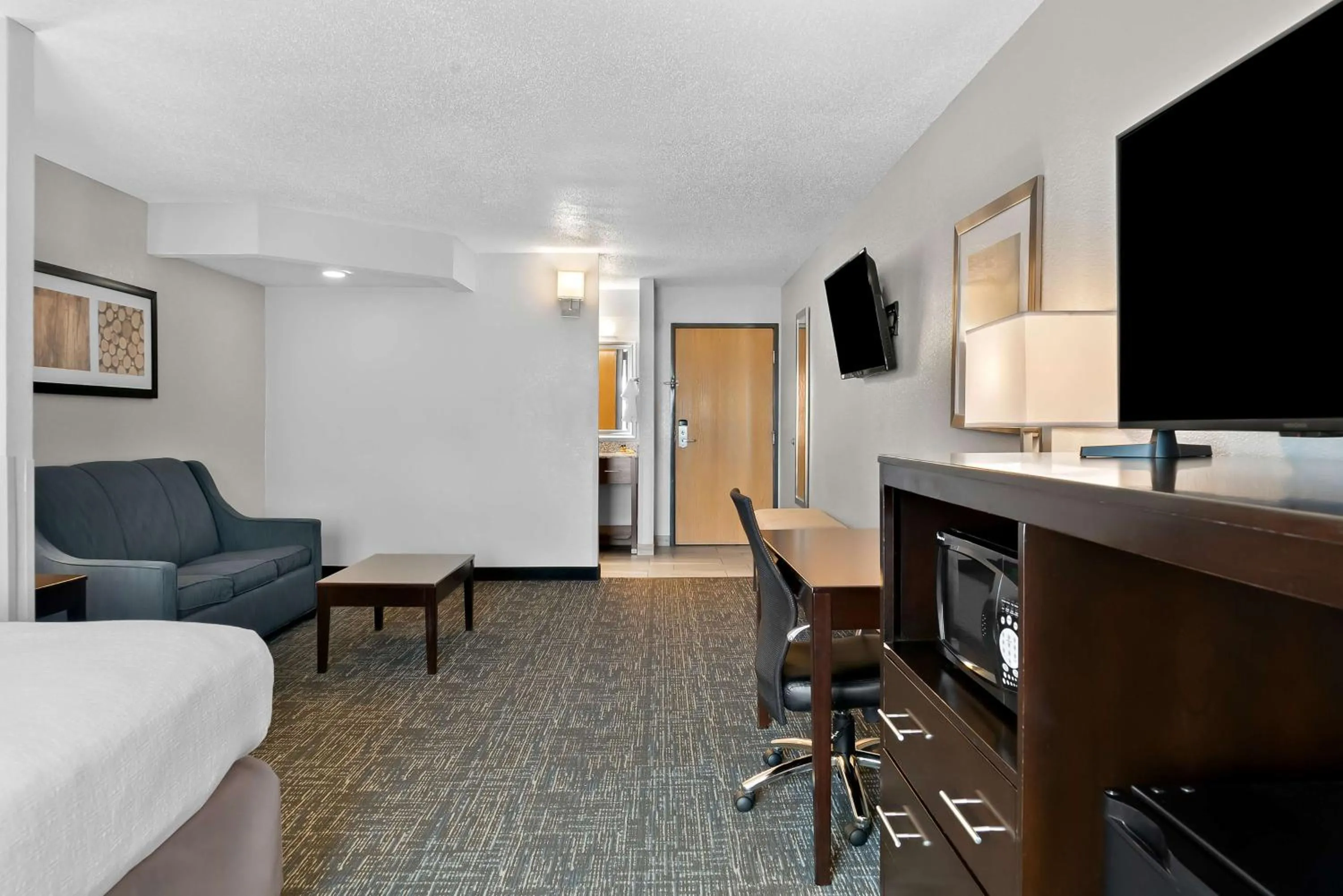 Bedroom in Best Western Plus Flint Airport Inn & Suites