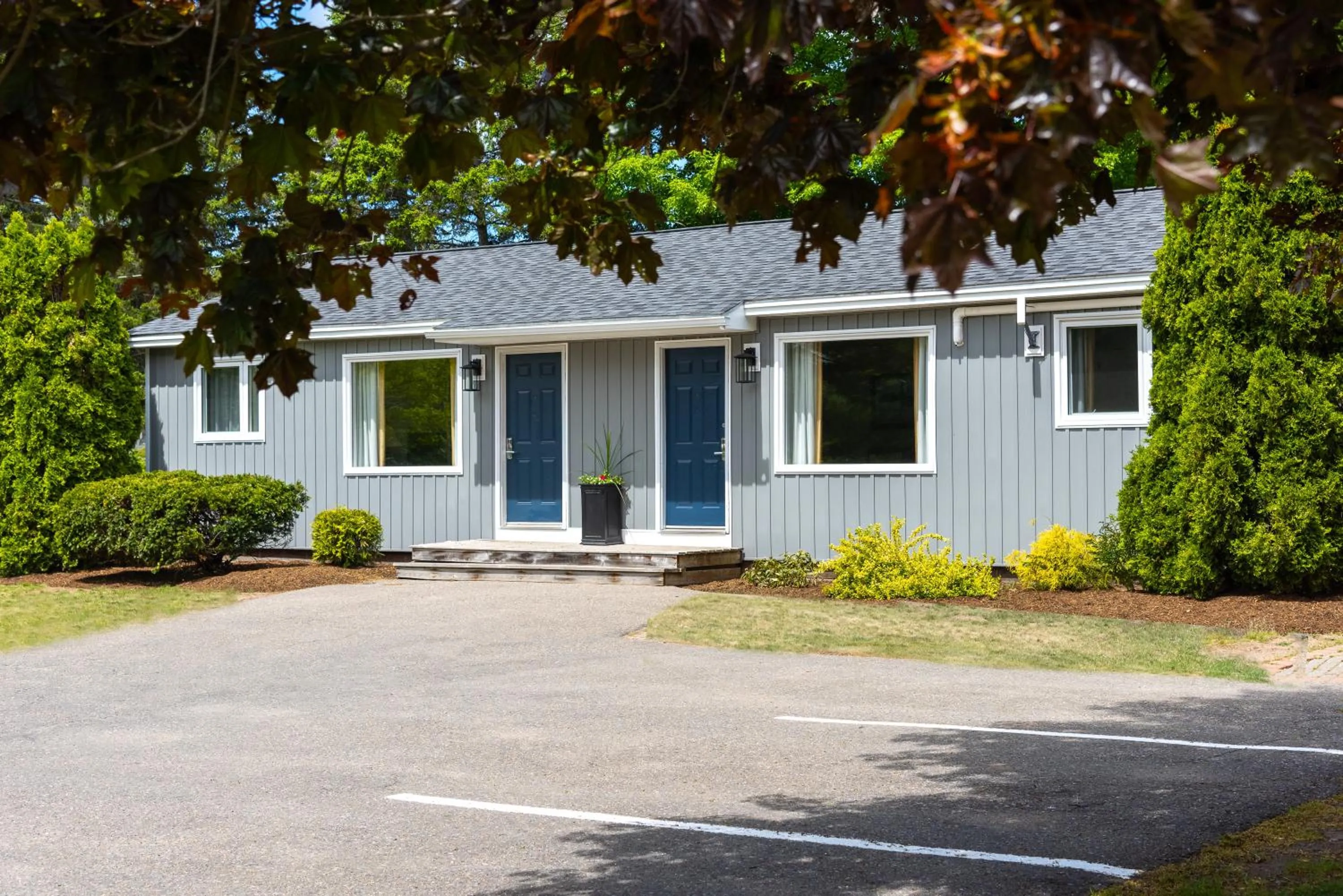 Property building in Aurora Inn