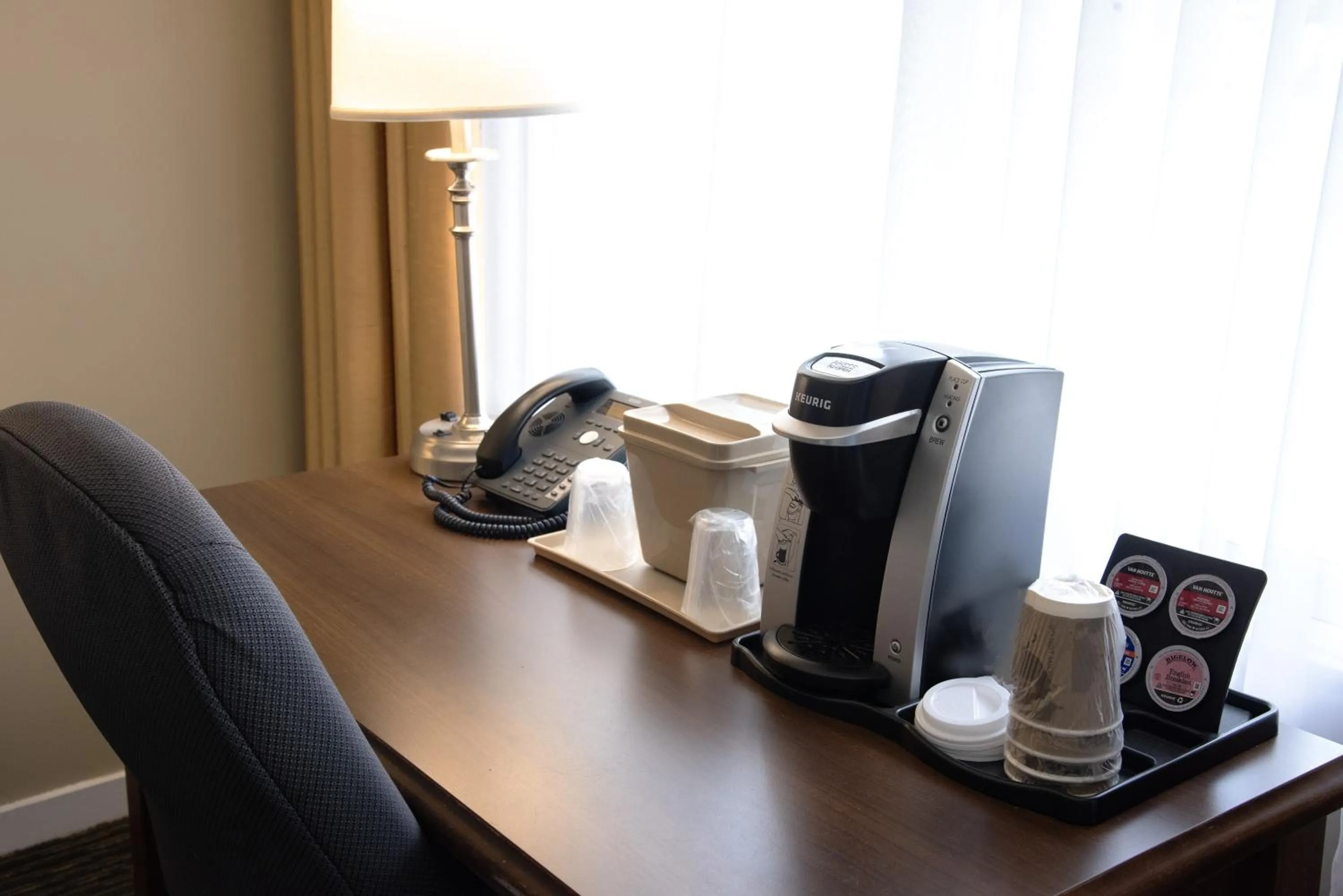 Coffee/tea facilities in Aurora Inn