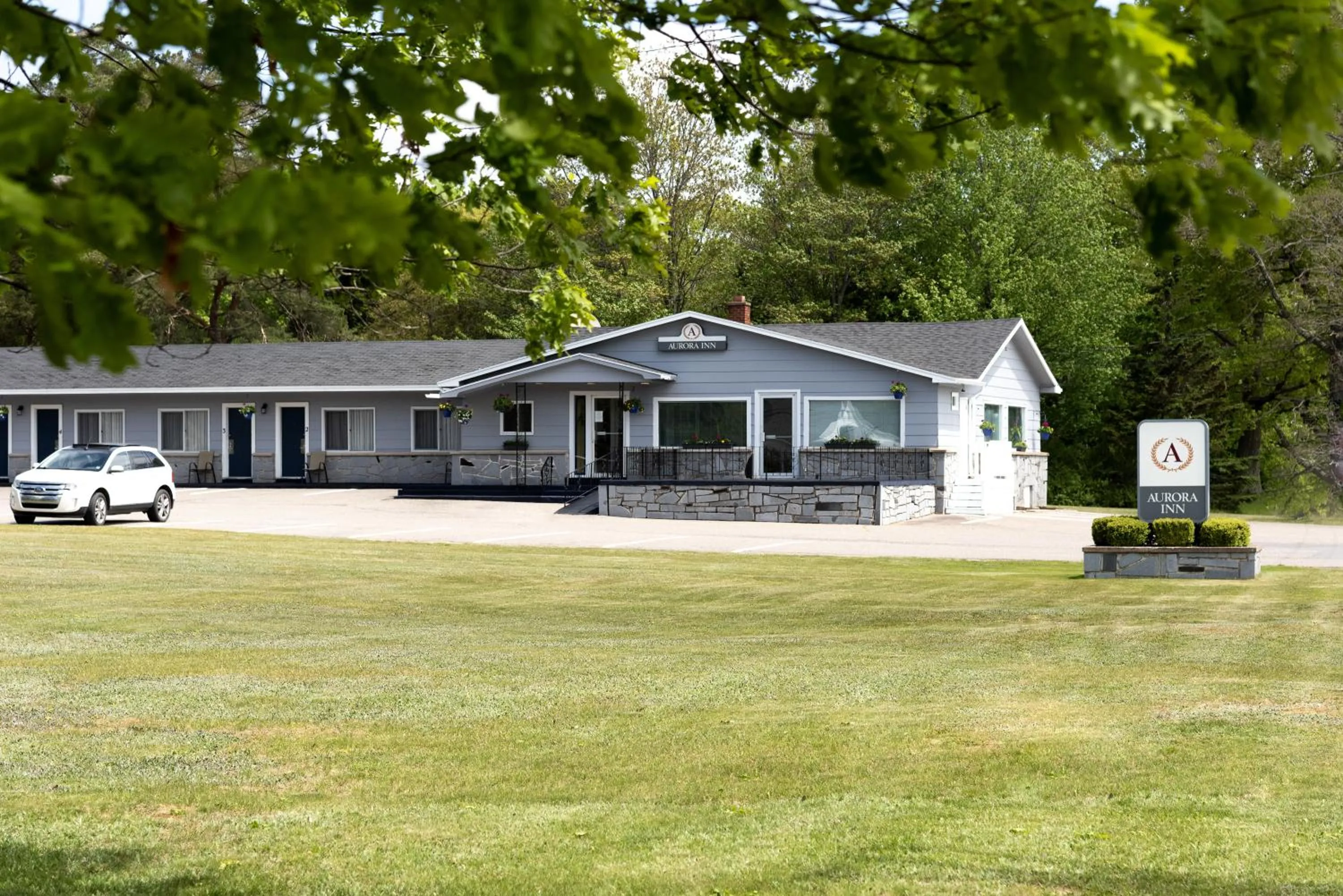 Property building in Aurora Inn
