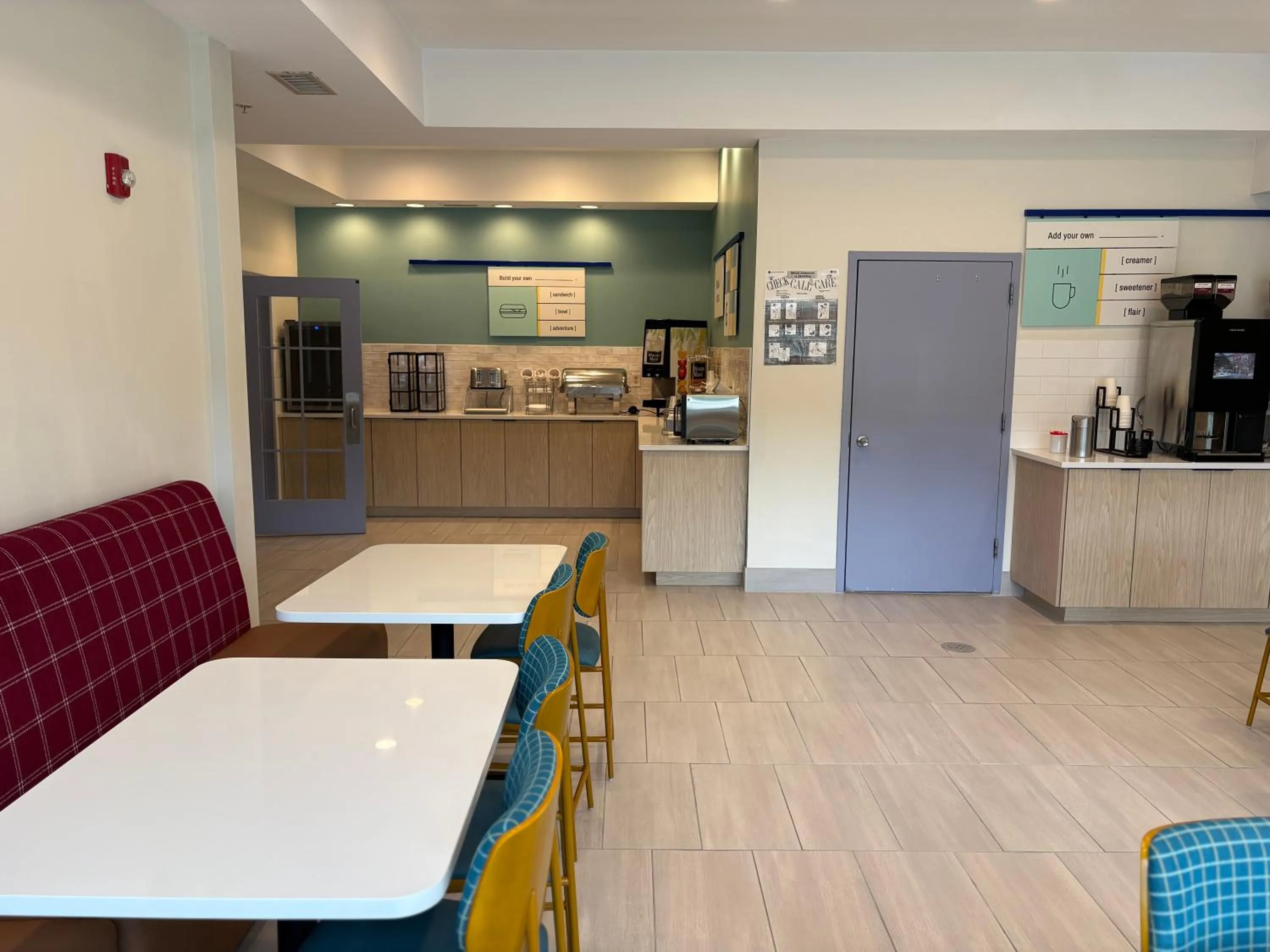 Breakfast in Tapa Hotel Inn & Suites