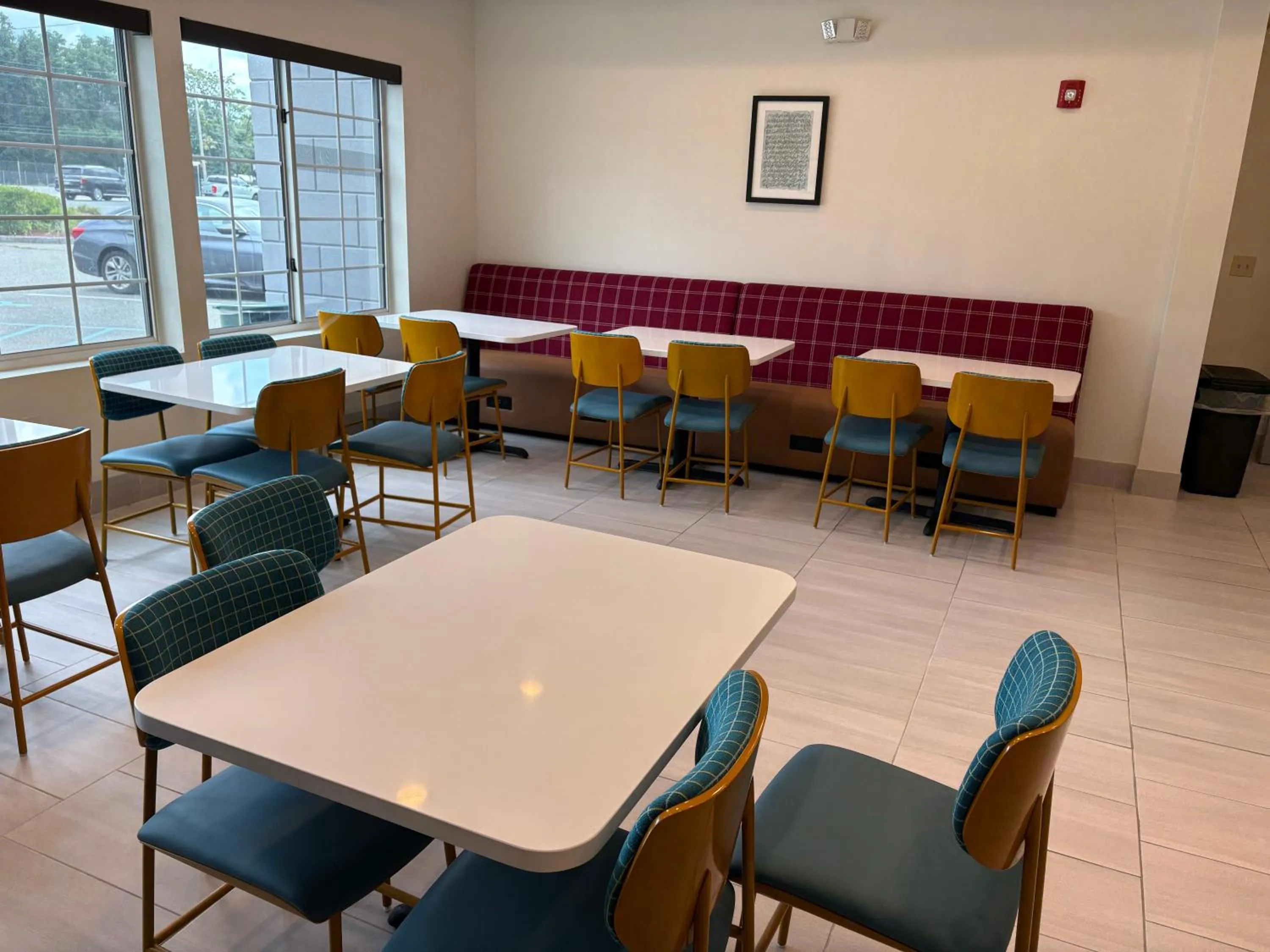 Seating area in Tapa Hotel Inn & Suites