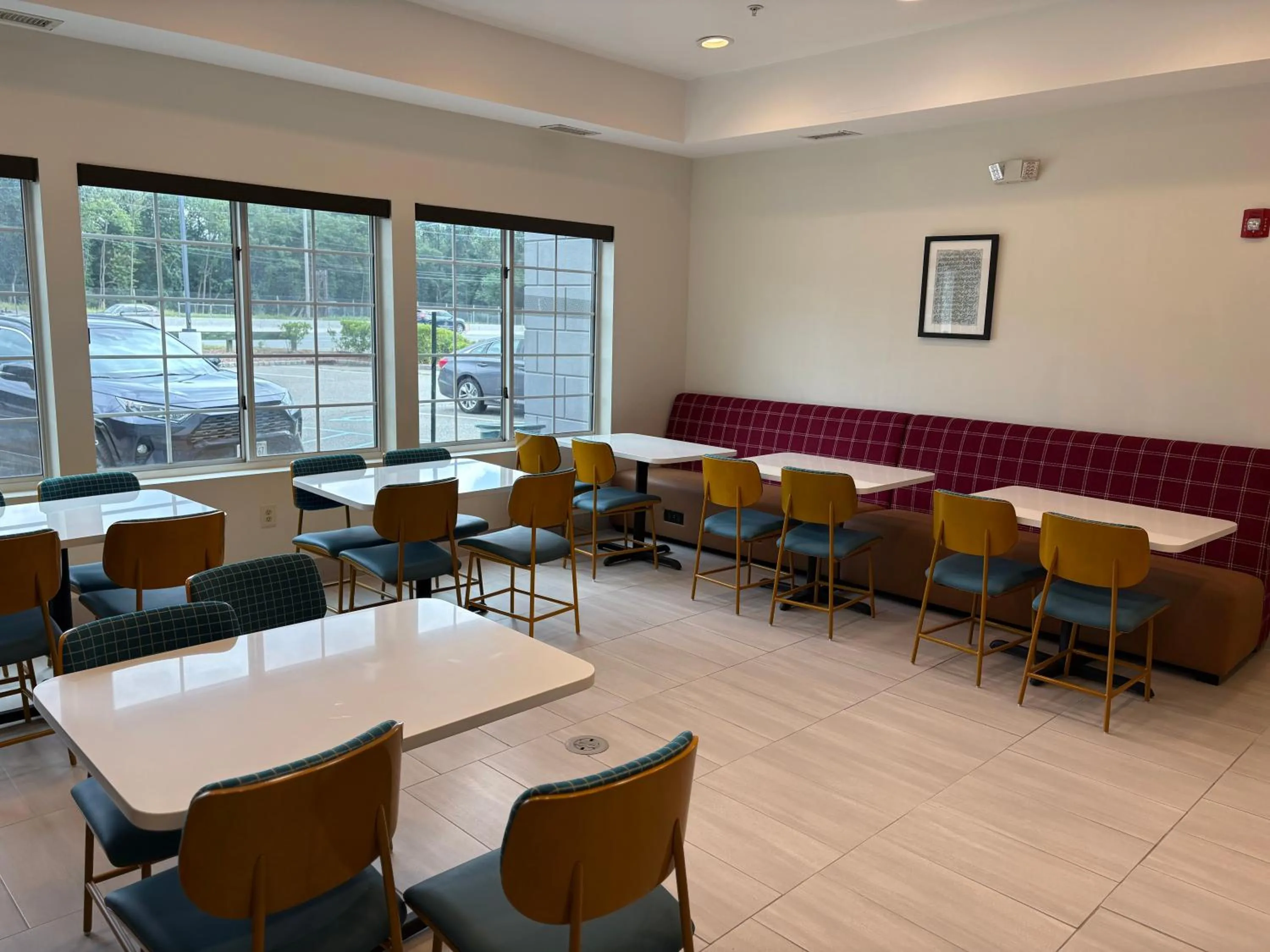 Breakfast in Tapa Hotel Inn & Suites