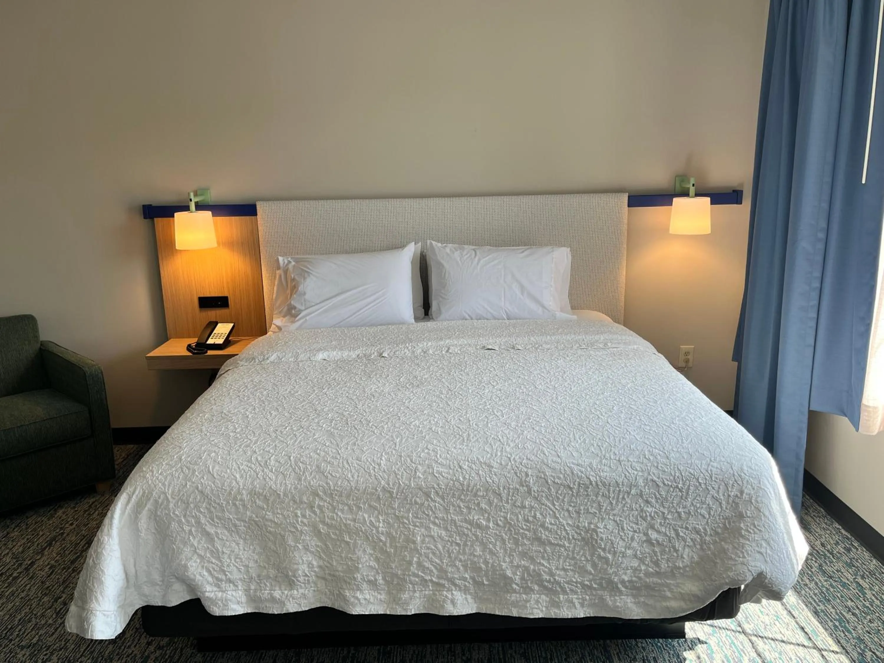 Bedroom, Bed in Tapa Hotel Inn & Suites