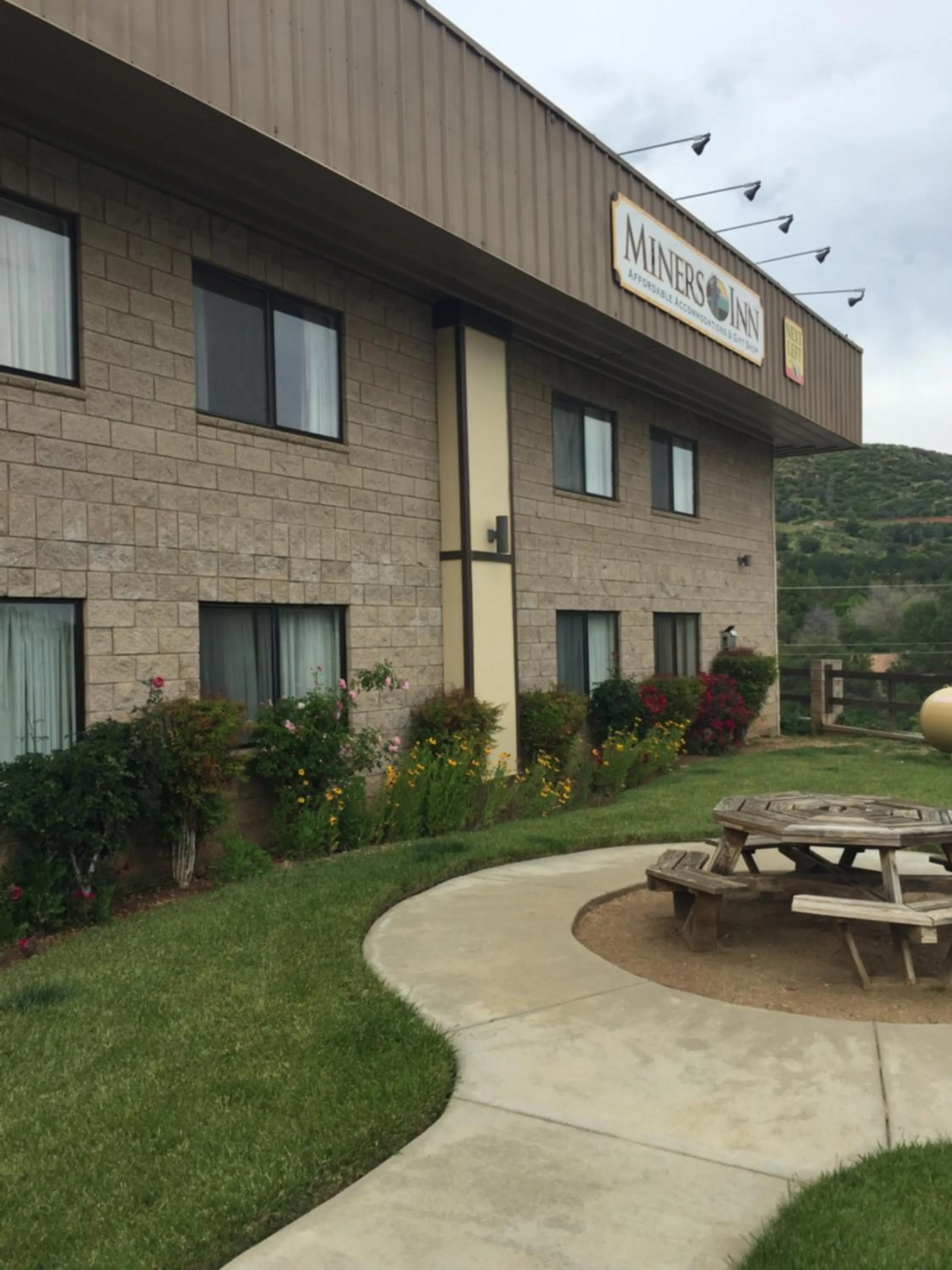 Facade/entrance in Miners Inn
