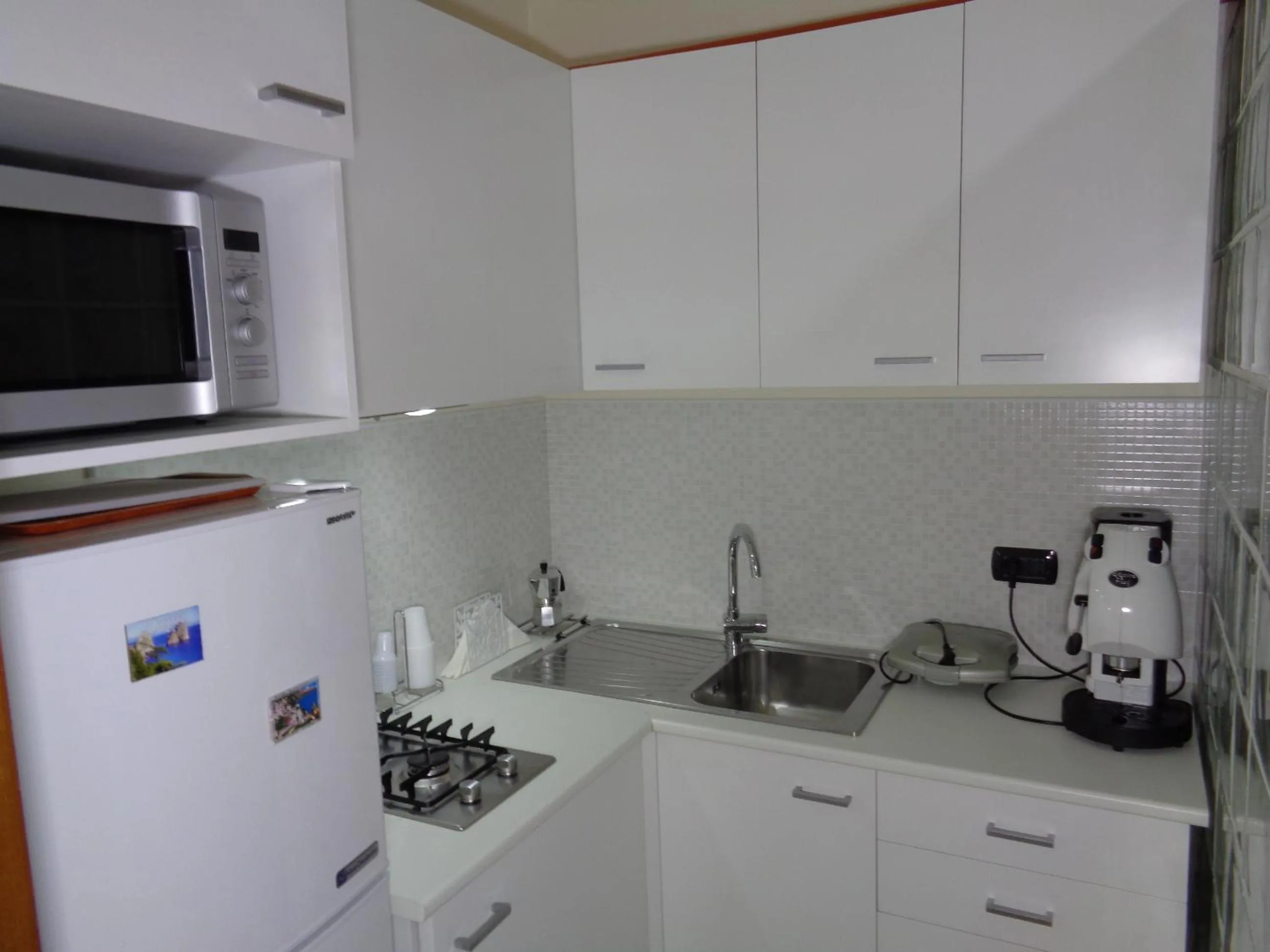 Kitchen or kitchenette in A Dream B&B Napoli