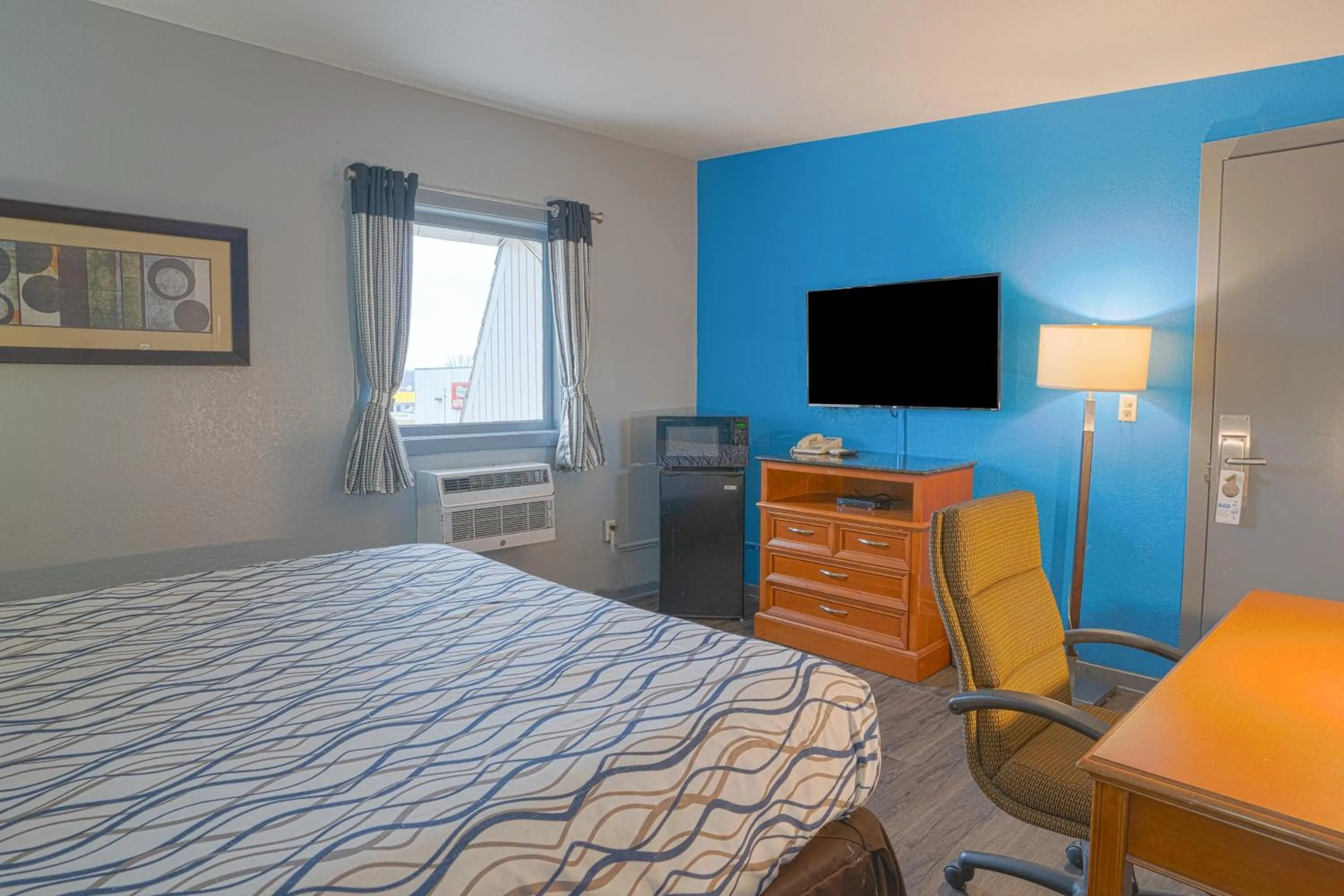 Bedroom, Bed in Executive Inn Owatonna Hwy 35