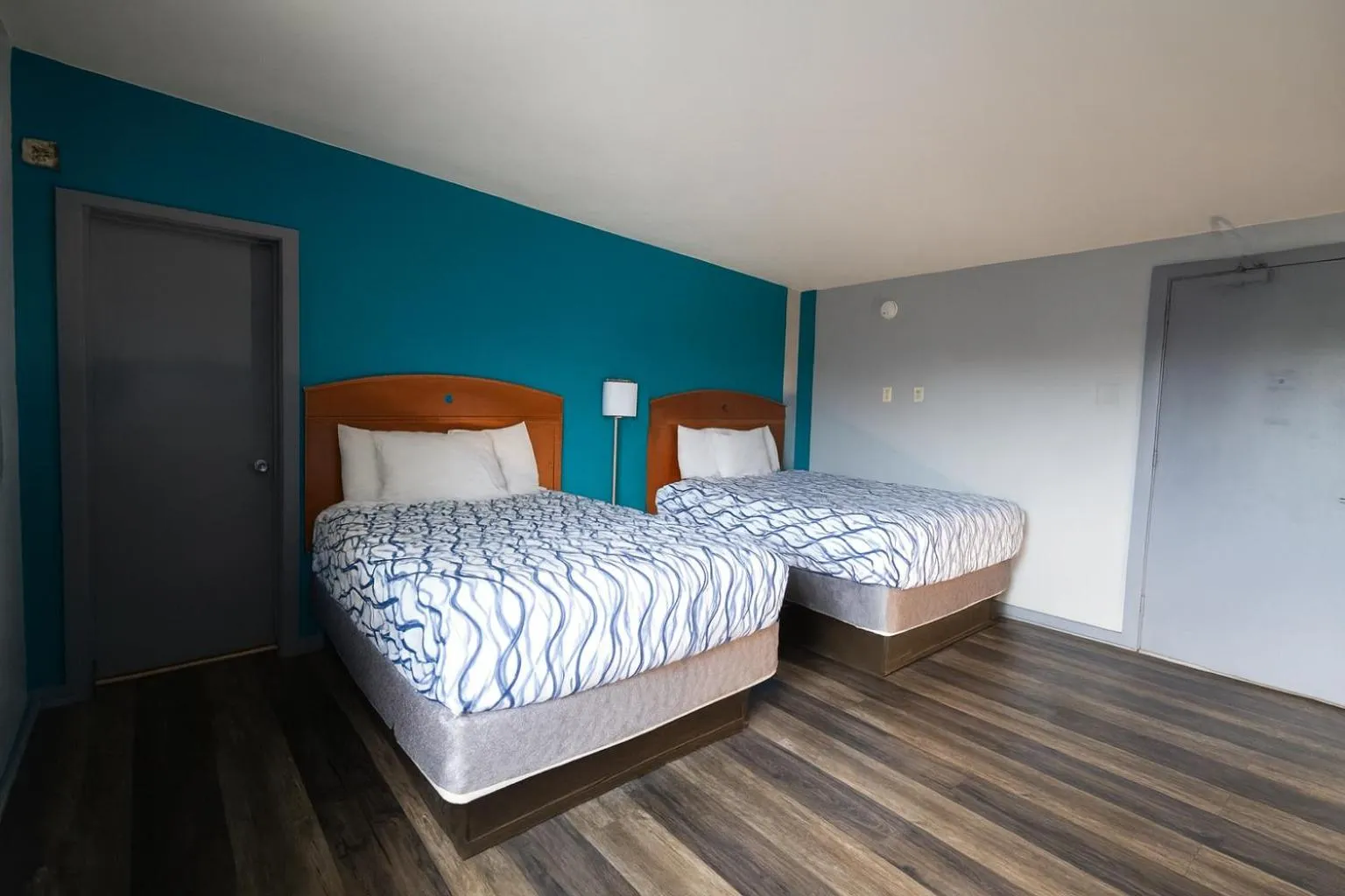 Bedroom, Bed in Executive Inn Owatonna Hwy 35