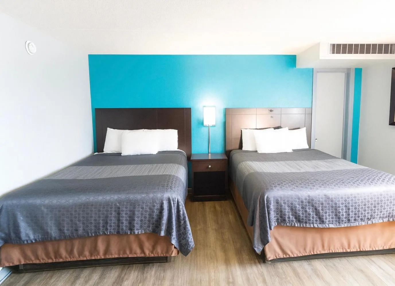 Bedroom, Bed in Executive Inn Owatonna Hwy 35