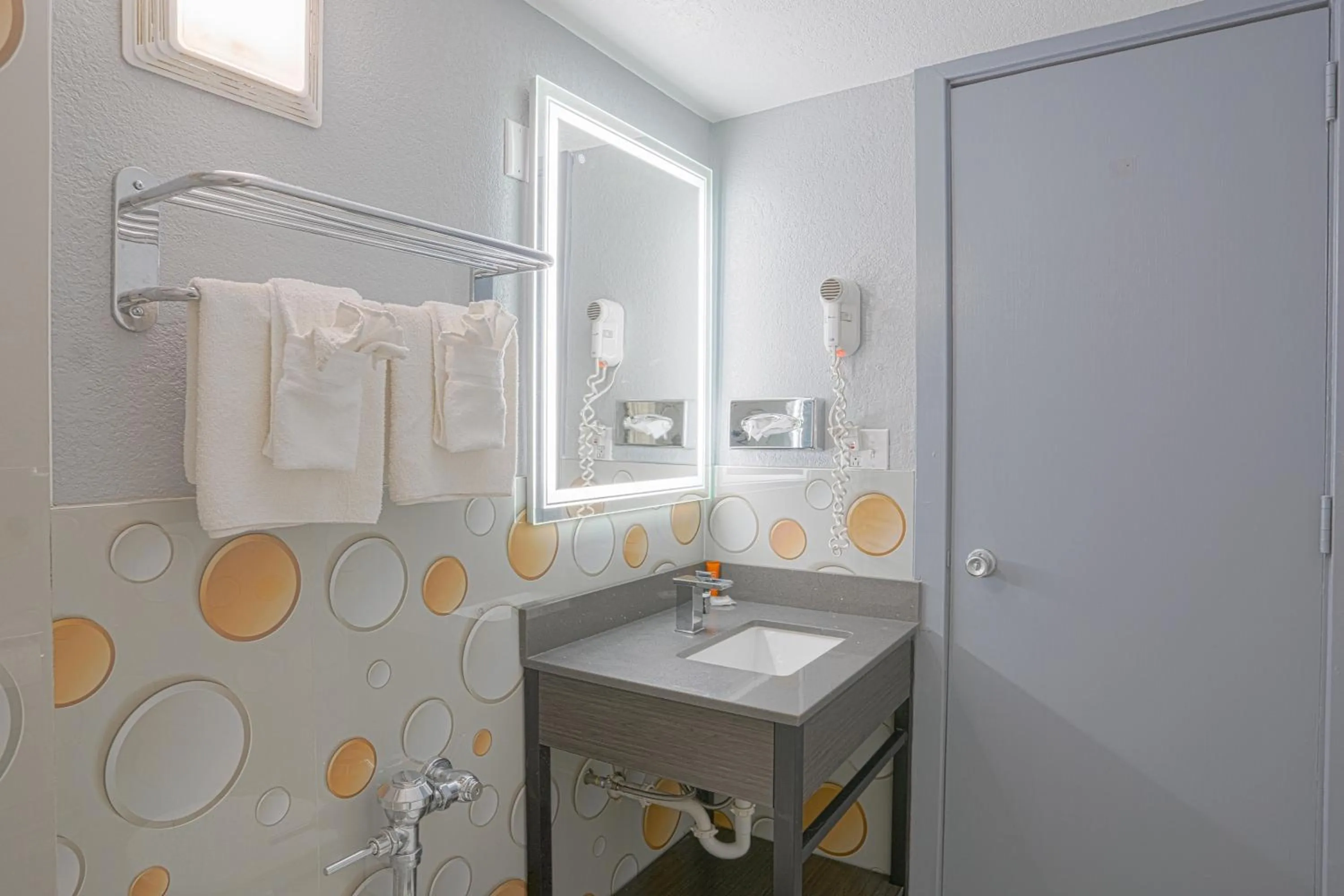 Bathroom in Executive Inn Owatonna Hwy 35