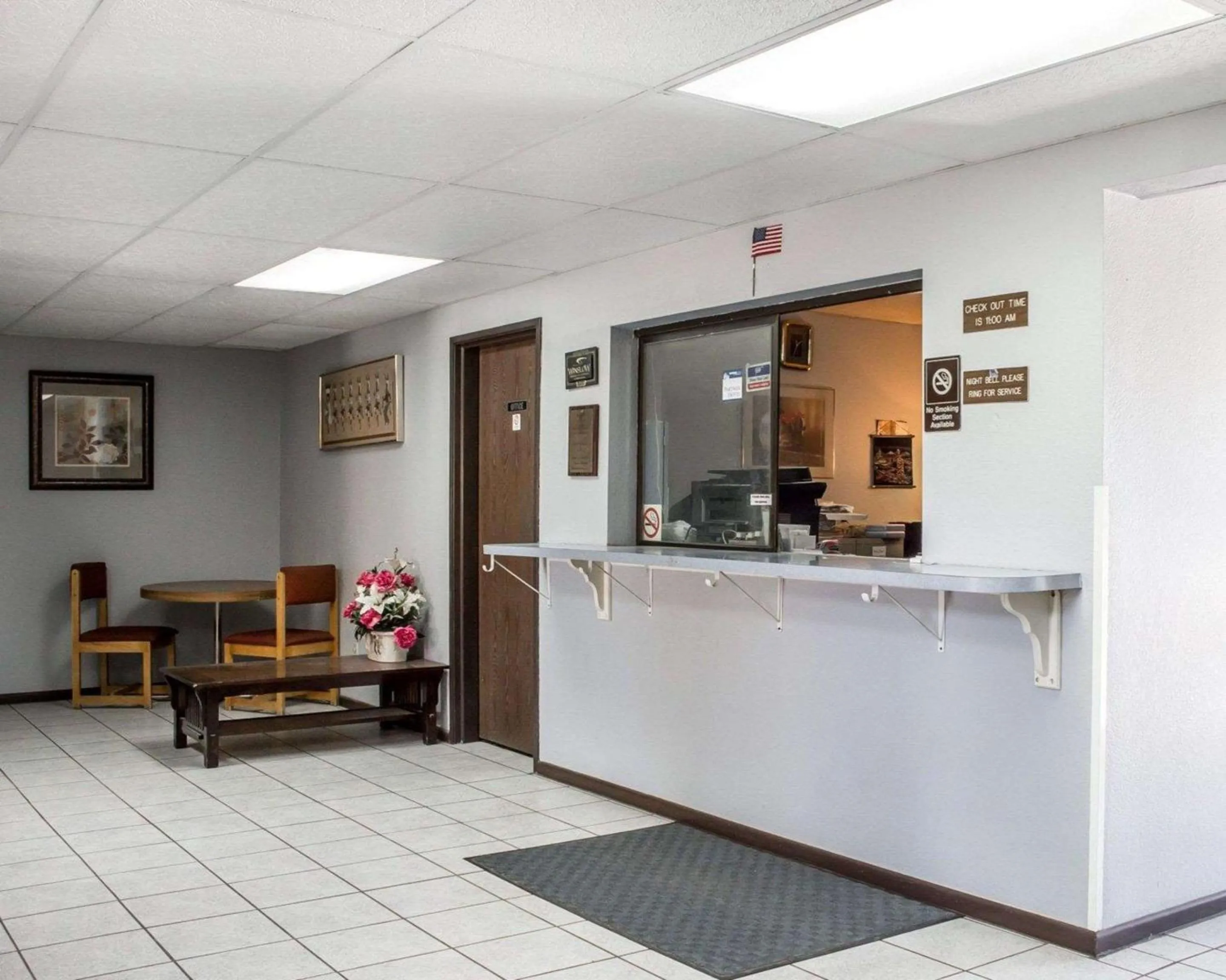 Lobby or reception in Rodeway Inn Winslow I-40