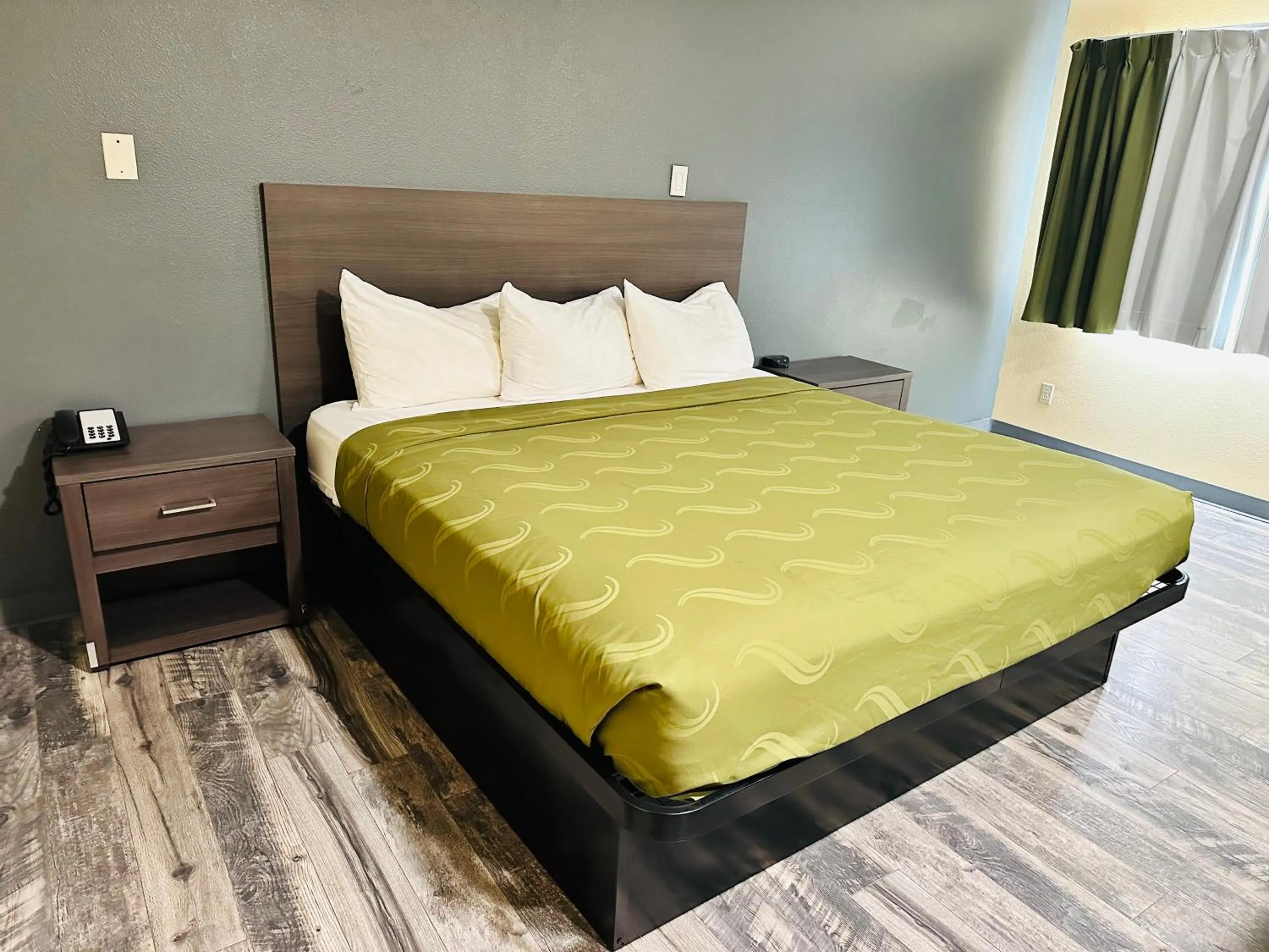 Bed in Rodeway Inn Winslow I-40