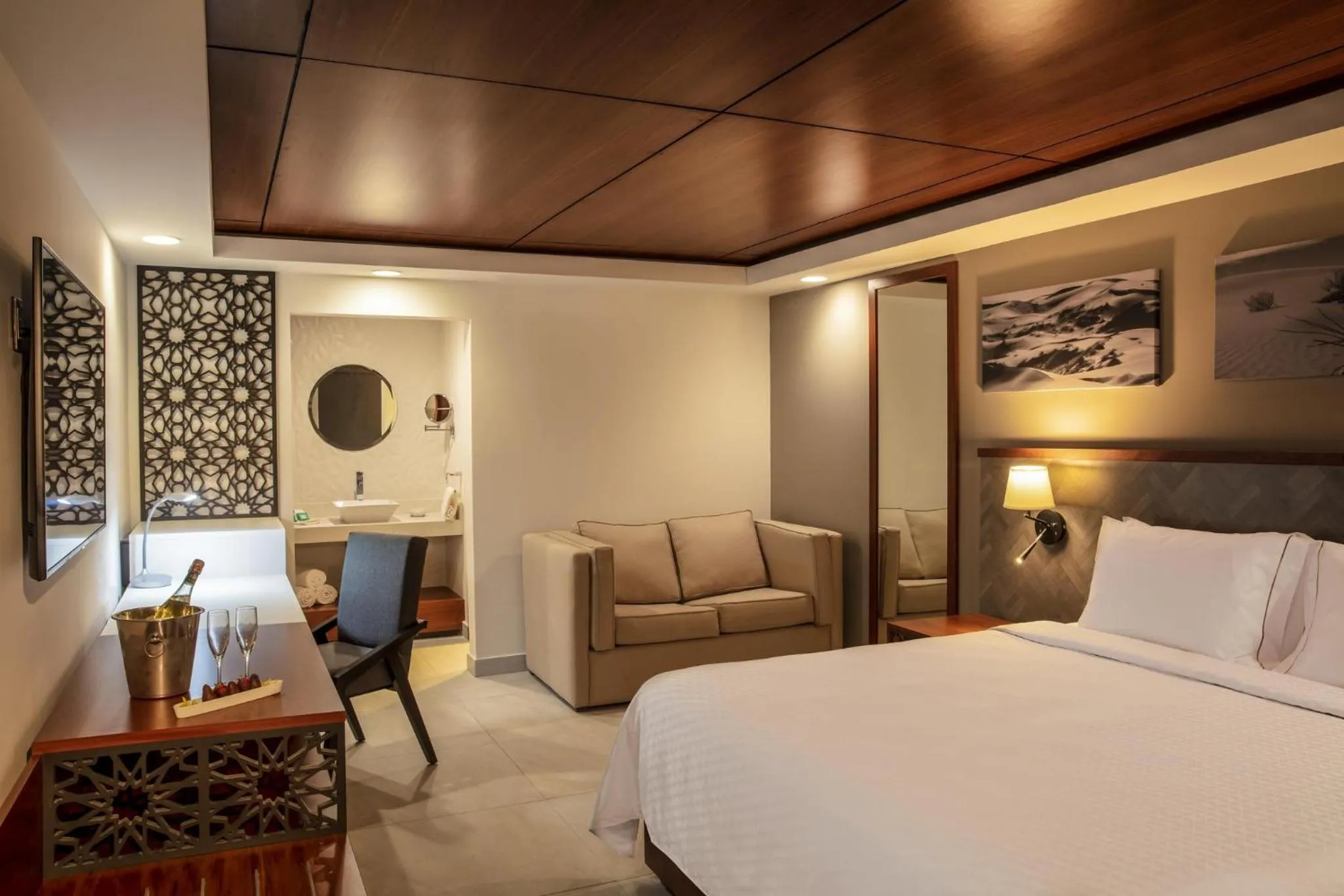 Photo of the whole room, Bed in Gamma Ciudad Juarez