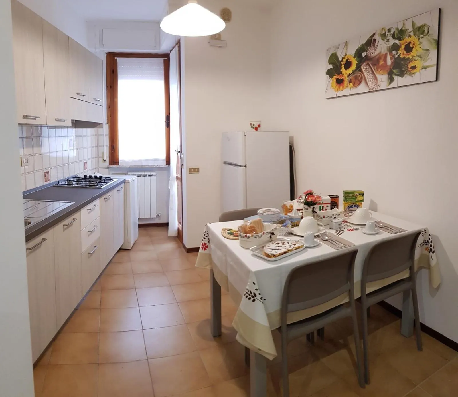 Kitchen or kitchenette in MAYFLOWERS B&B Zona Ospedale Cisanello Pisa