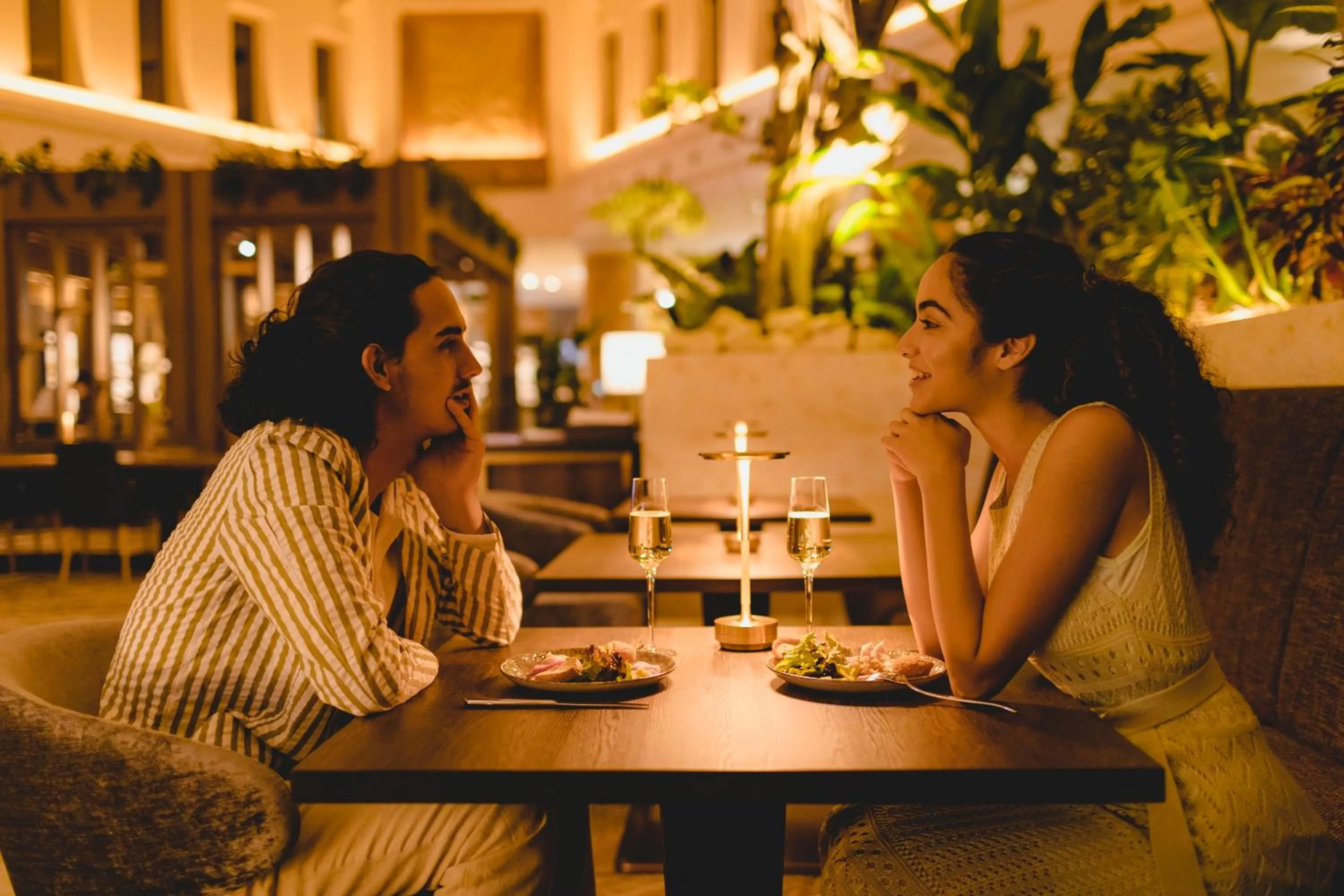 Lounge or bar in Oriental Hotel Okinawa Resort & Spa