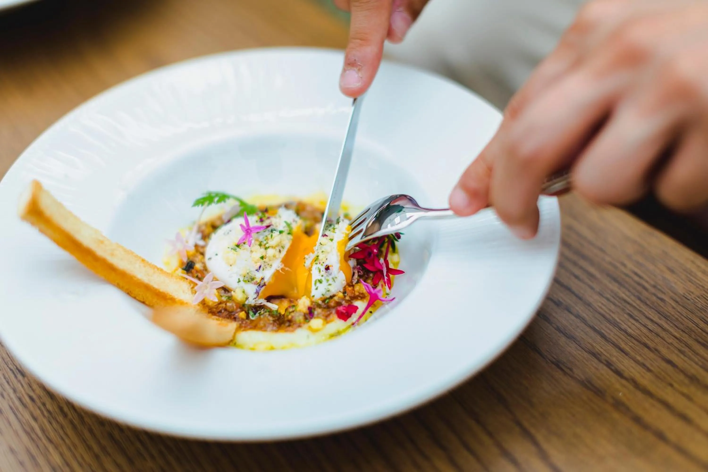 Lounge or bar in Oriental Hotel Okinawa Resort & Spa