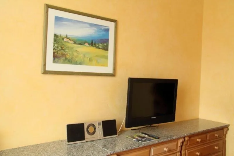 TV and multimedia in Oldtimer Motorhotel Guntramsdorf