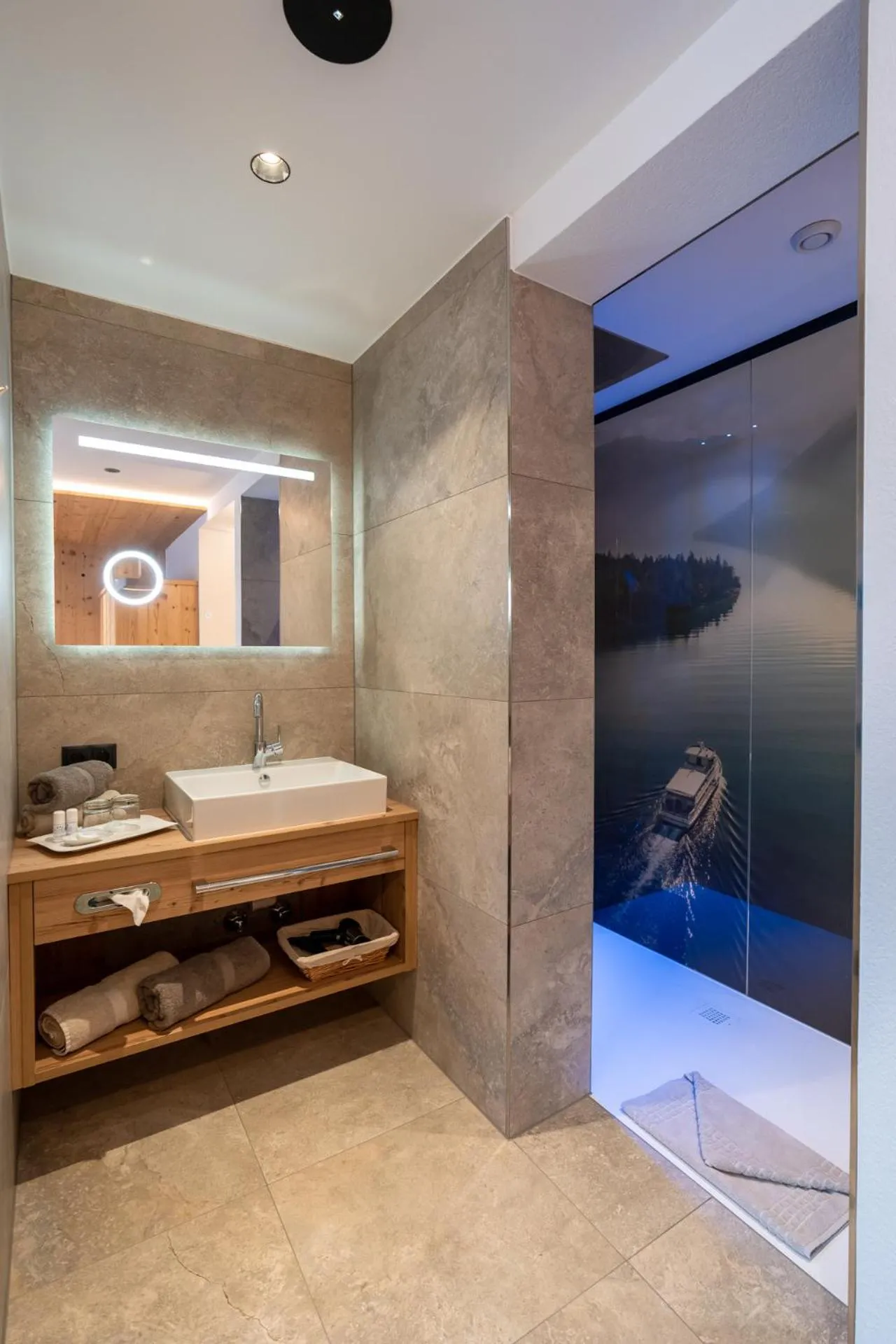 Shower in Hotel Huber Hochland