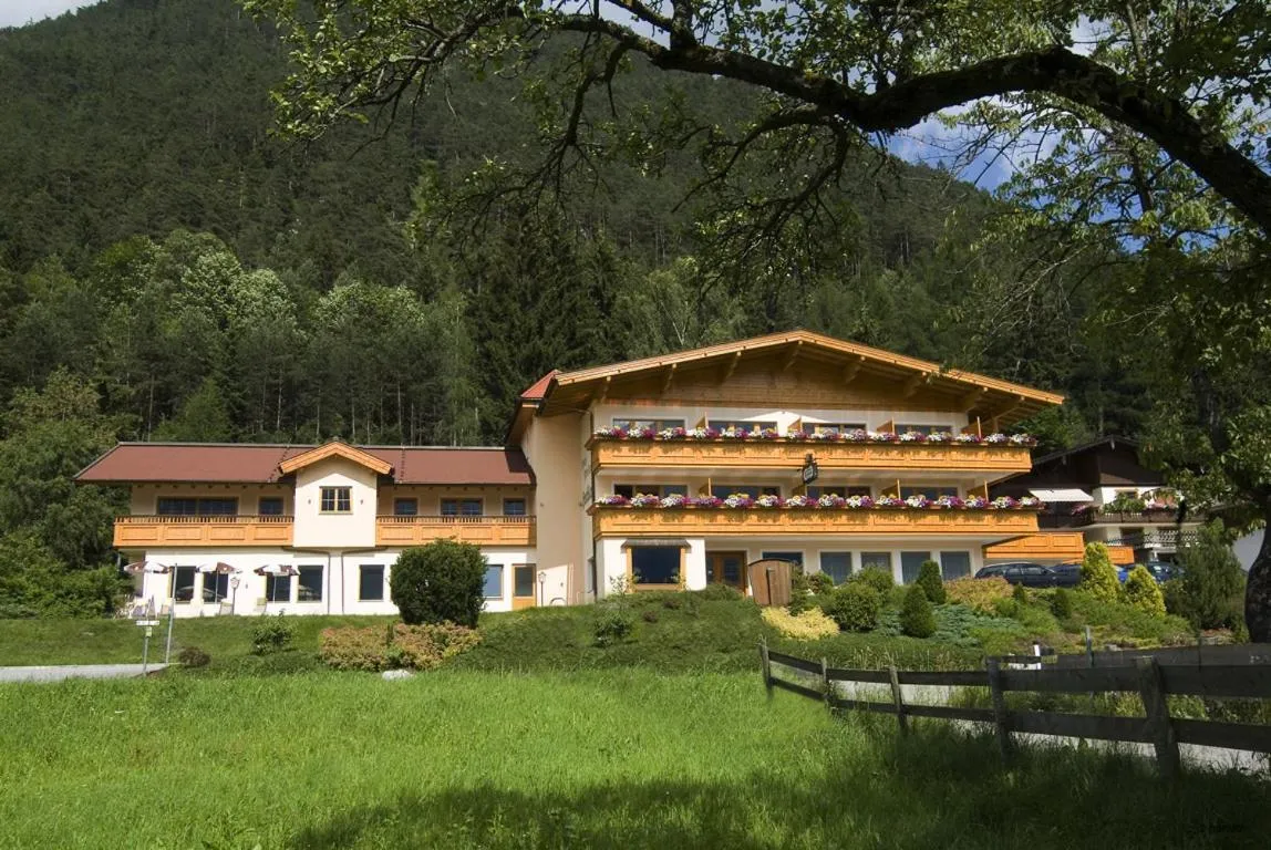 Facade/entrance in Hotel Huber Hochland