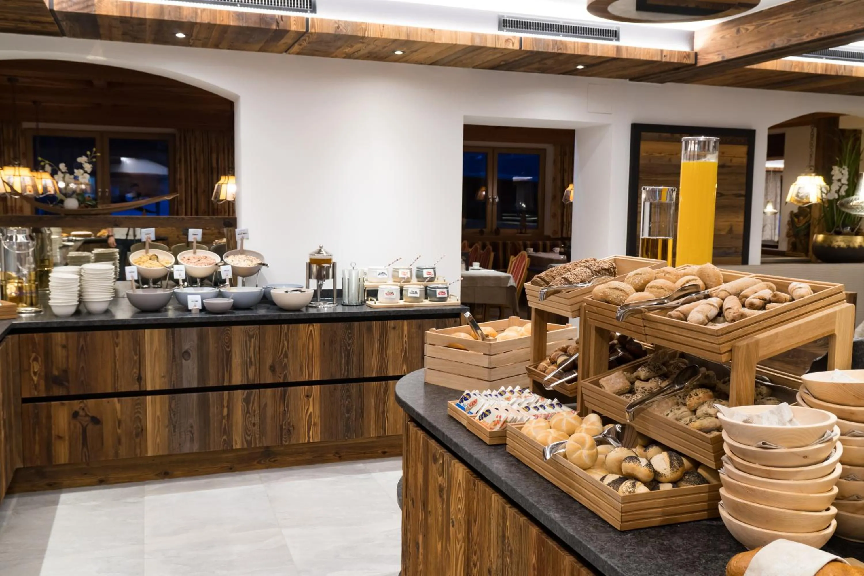 Buffet breakfast in Hotel Huber Hochland
