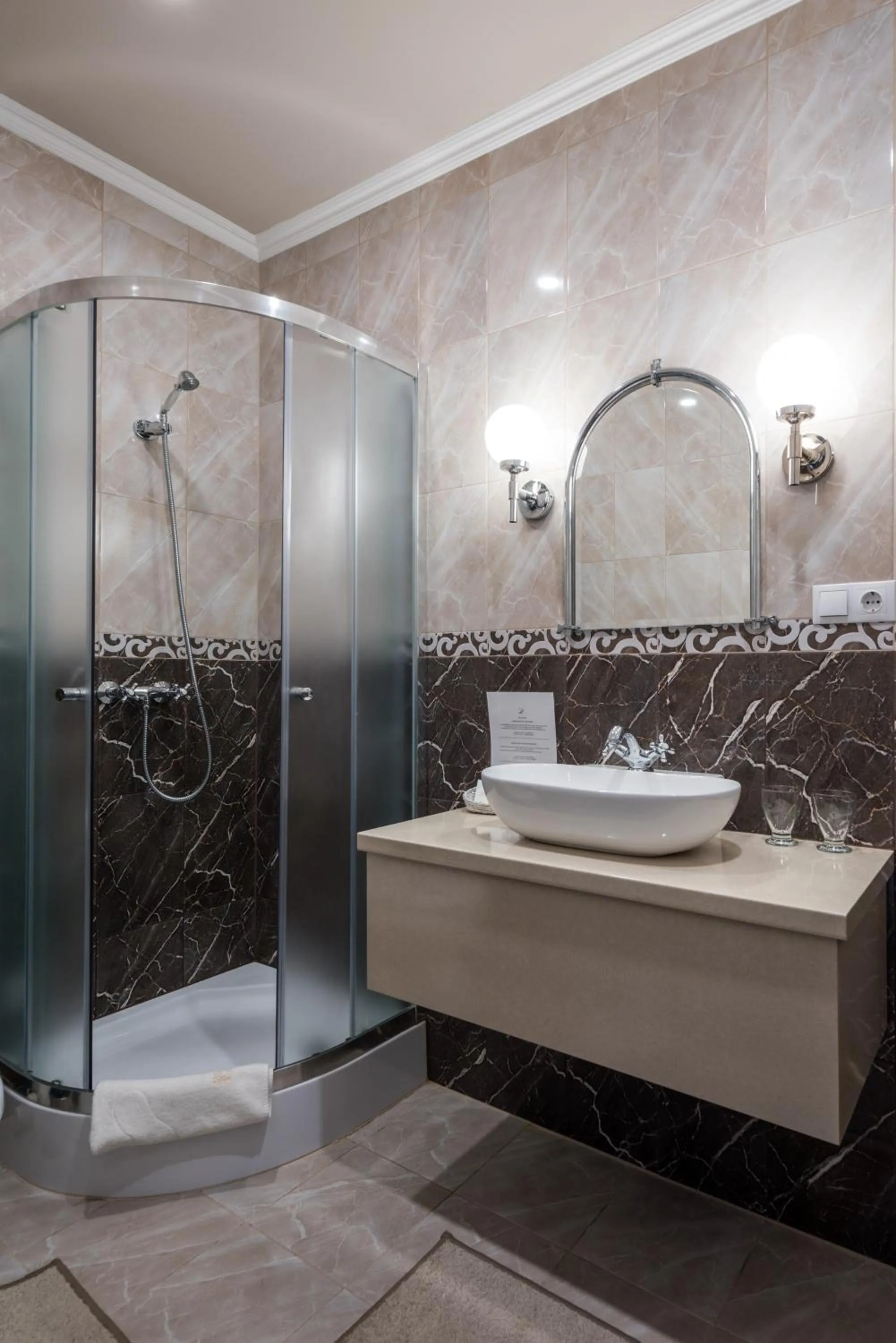 Hotel Bíbic és Tüskevár Étterem és Horgásztó