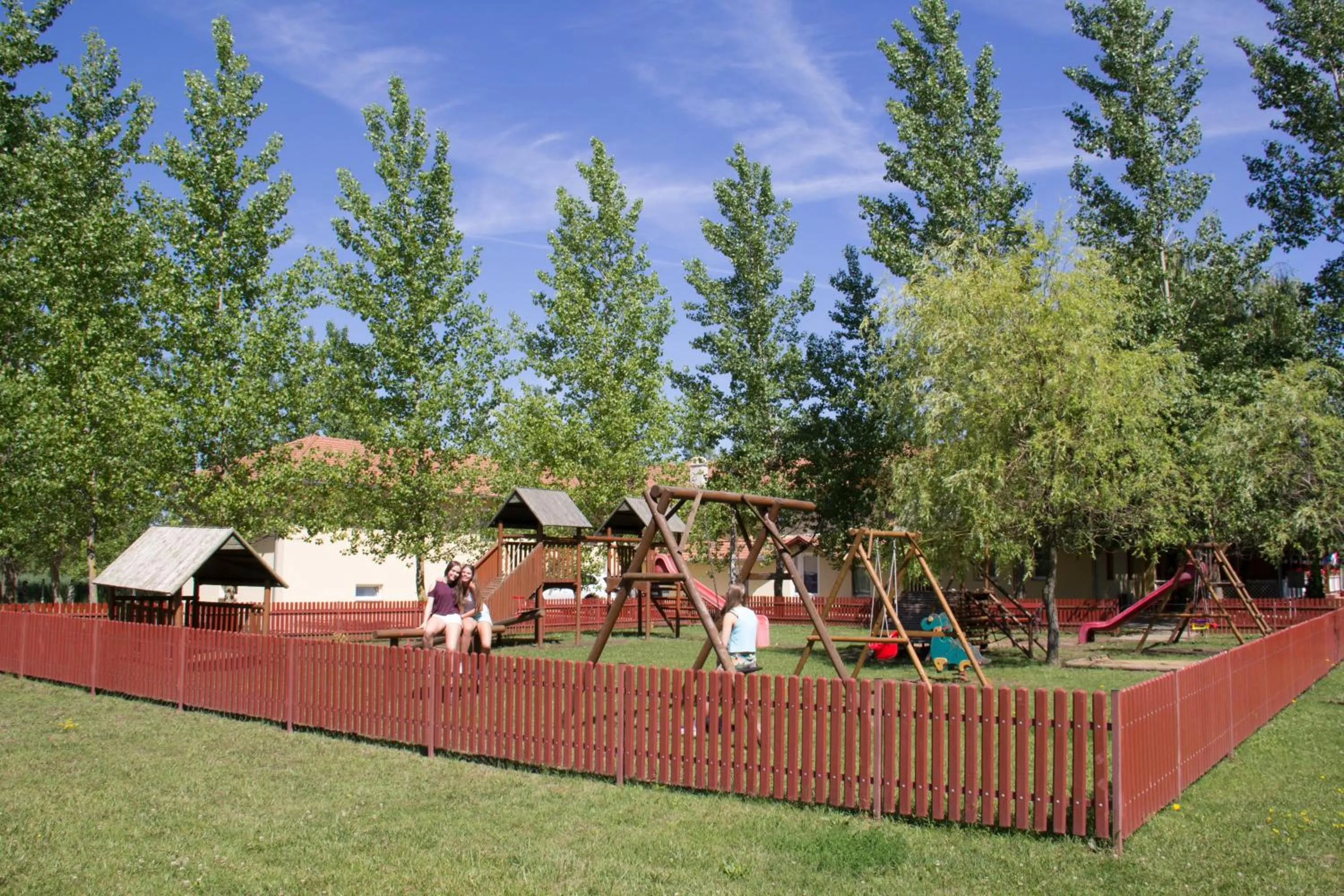Children play ground in Hotel Bíbic és Tüskevár Étterem és Horgásztó