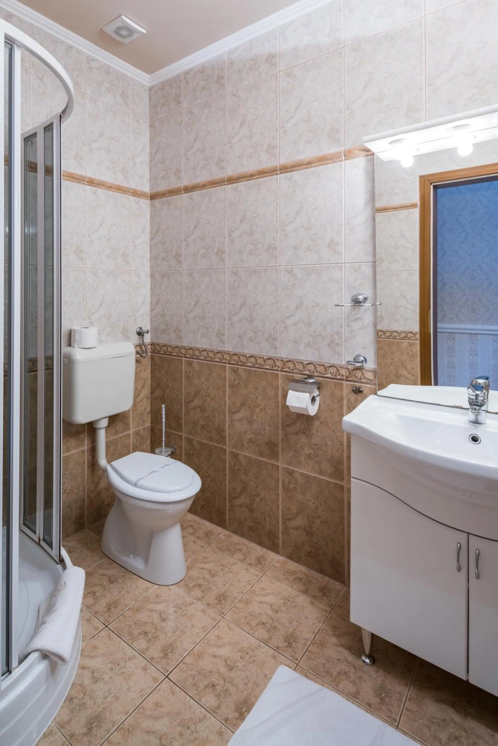 Hotel Bíbic és Tüskevár Étterem és Horgásztó