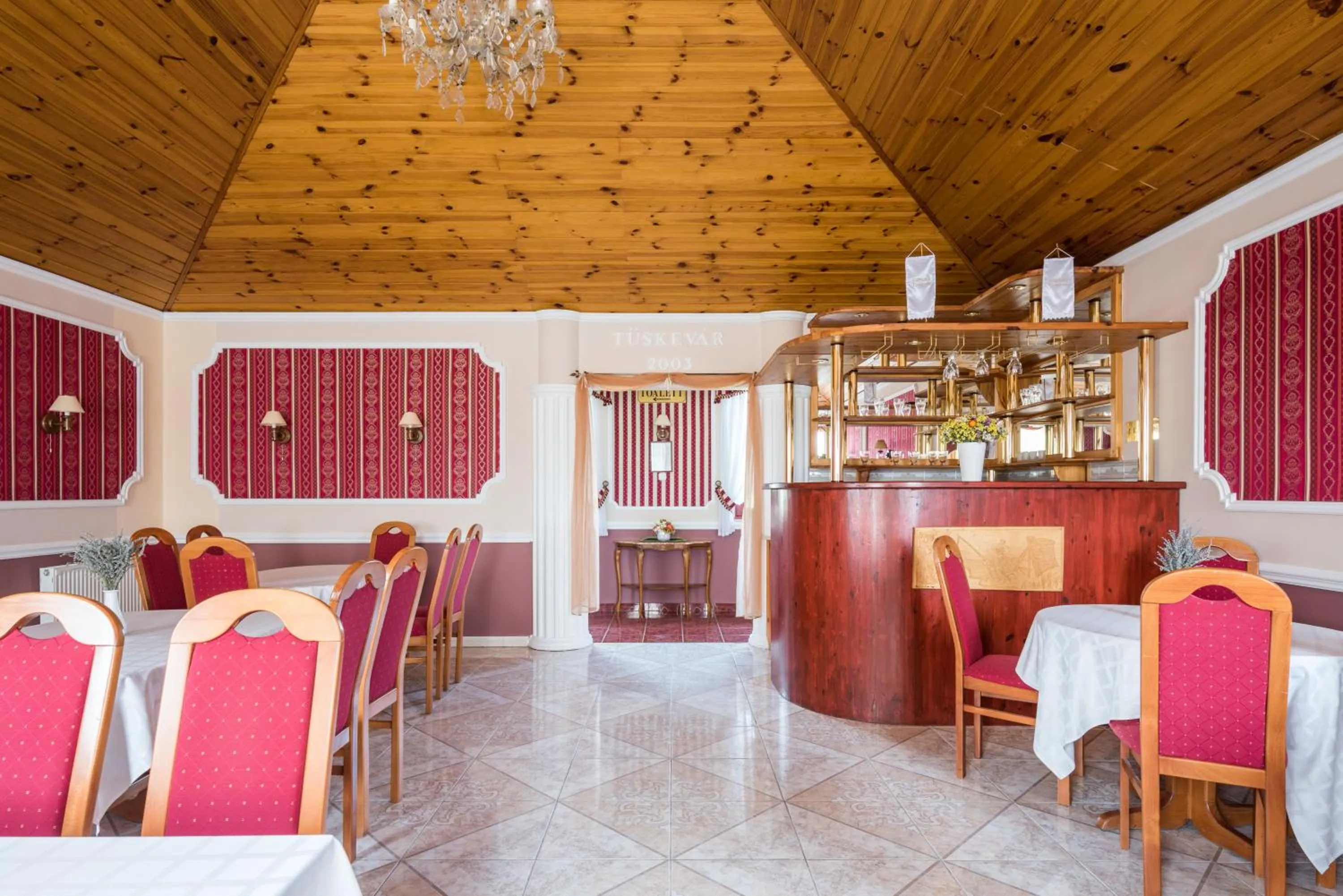 Hotel Bíbic és Tüskevár Étterem és Horgásztó