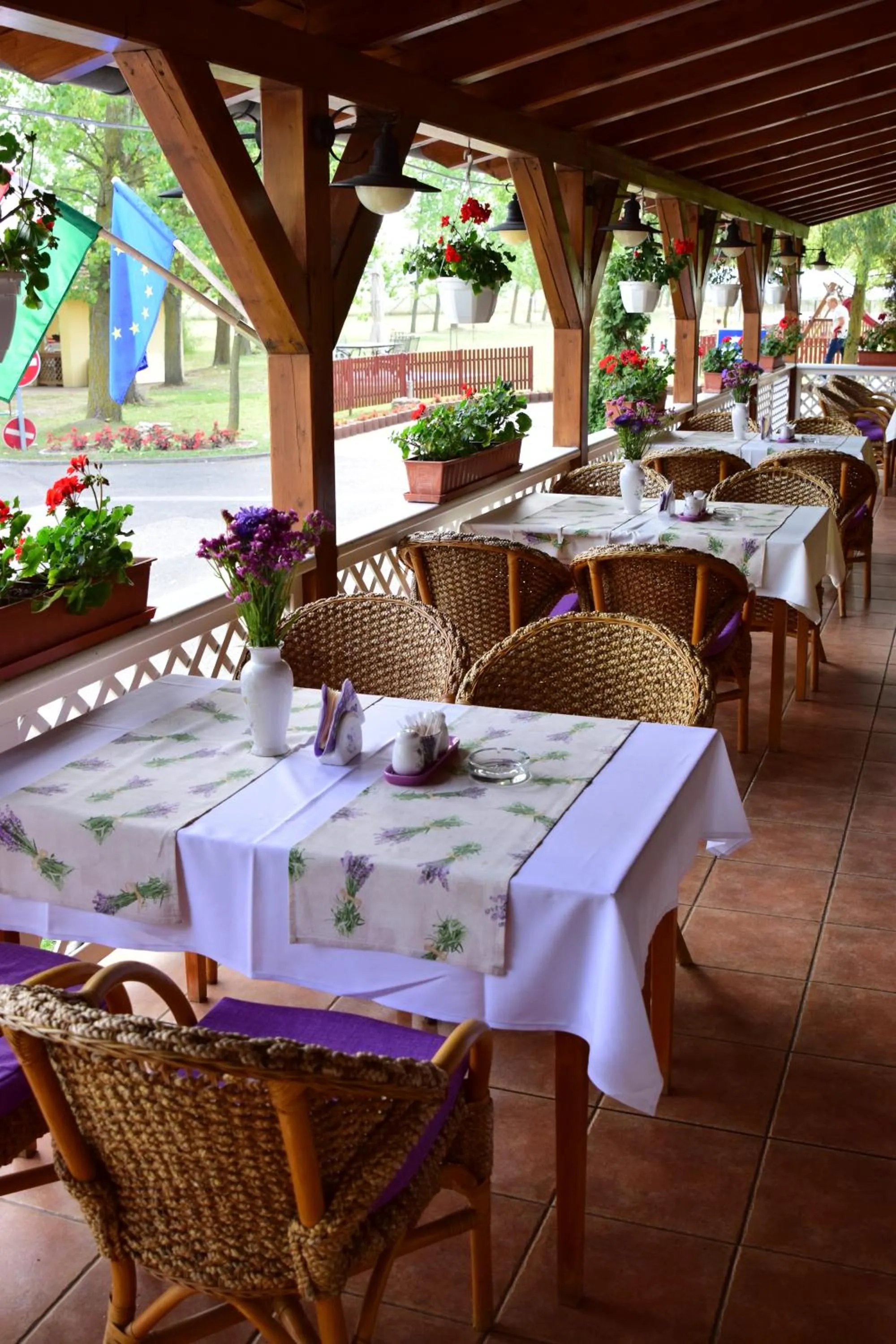 Restaurant/places to eat in Hotel Bíbic és Tüskevár Étterem és Horgásztó