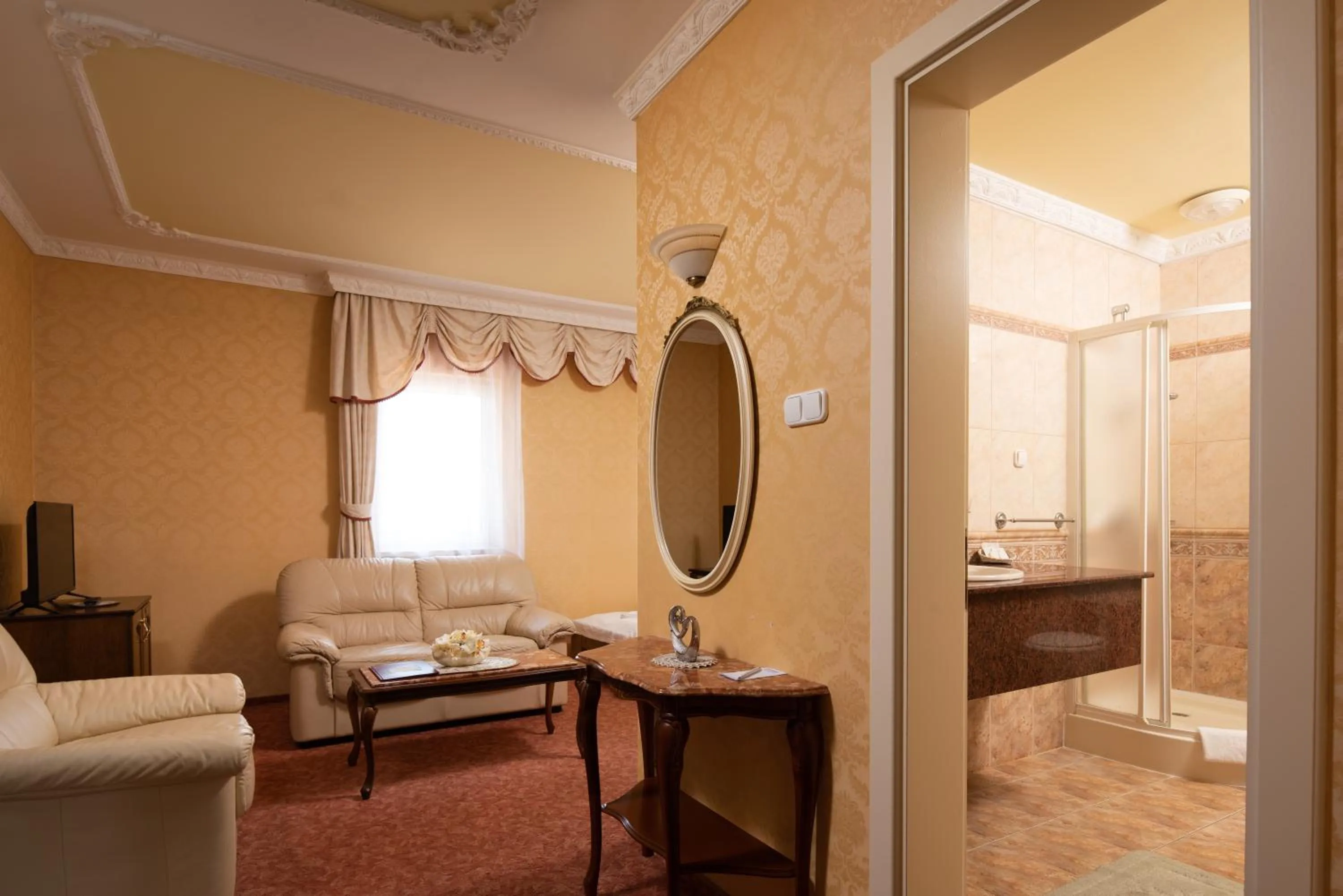 Hotel Bíbic és Tüskevár Étterem és Horgásztó