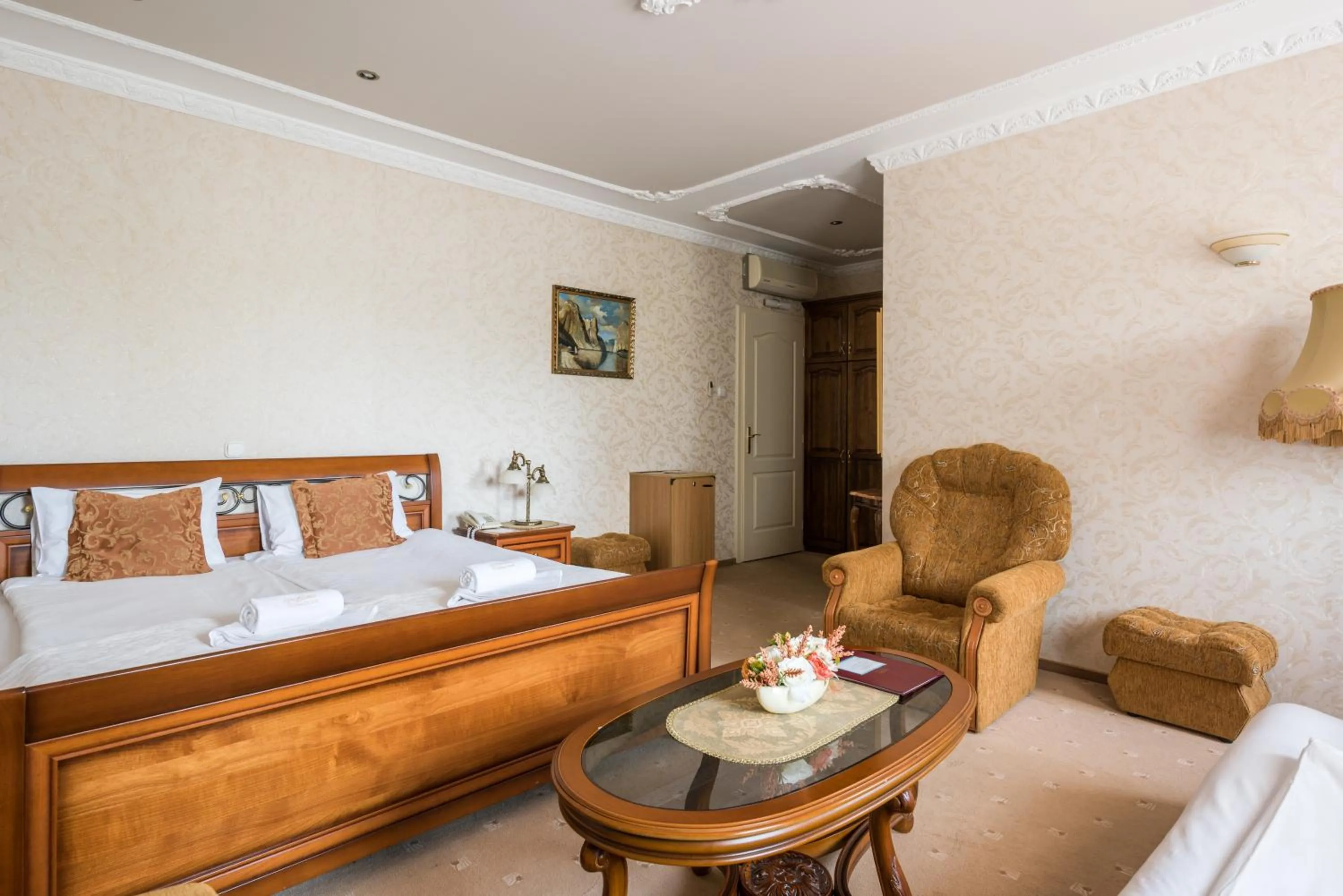 Bed in Hotel Bíbic és Tüskevár Étterem és Horgásztó