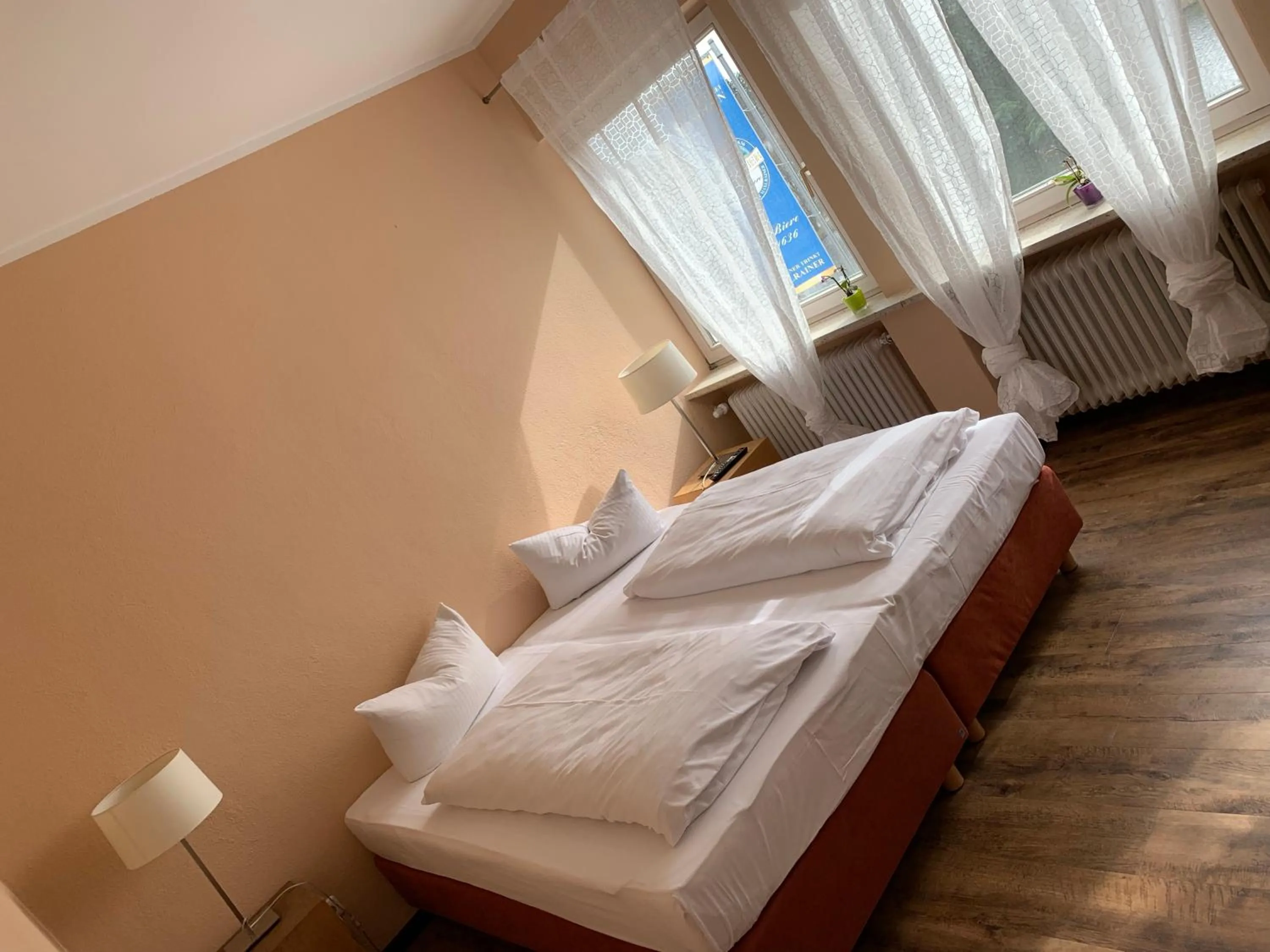 Bedroom, Bed in Hotel Seeluna am Klostersee