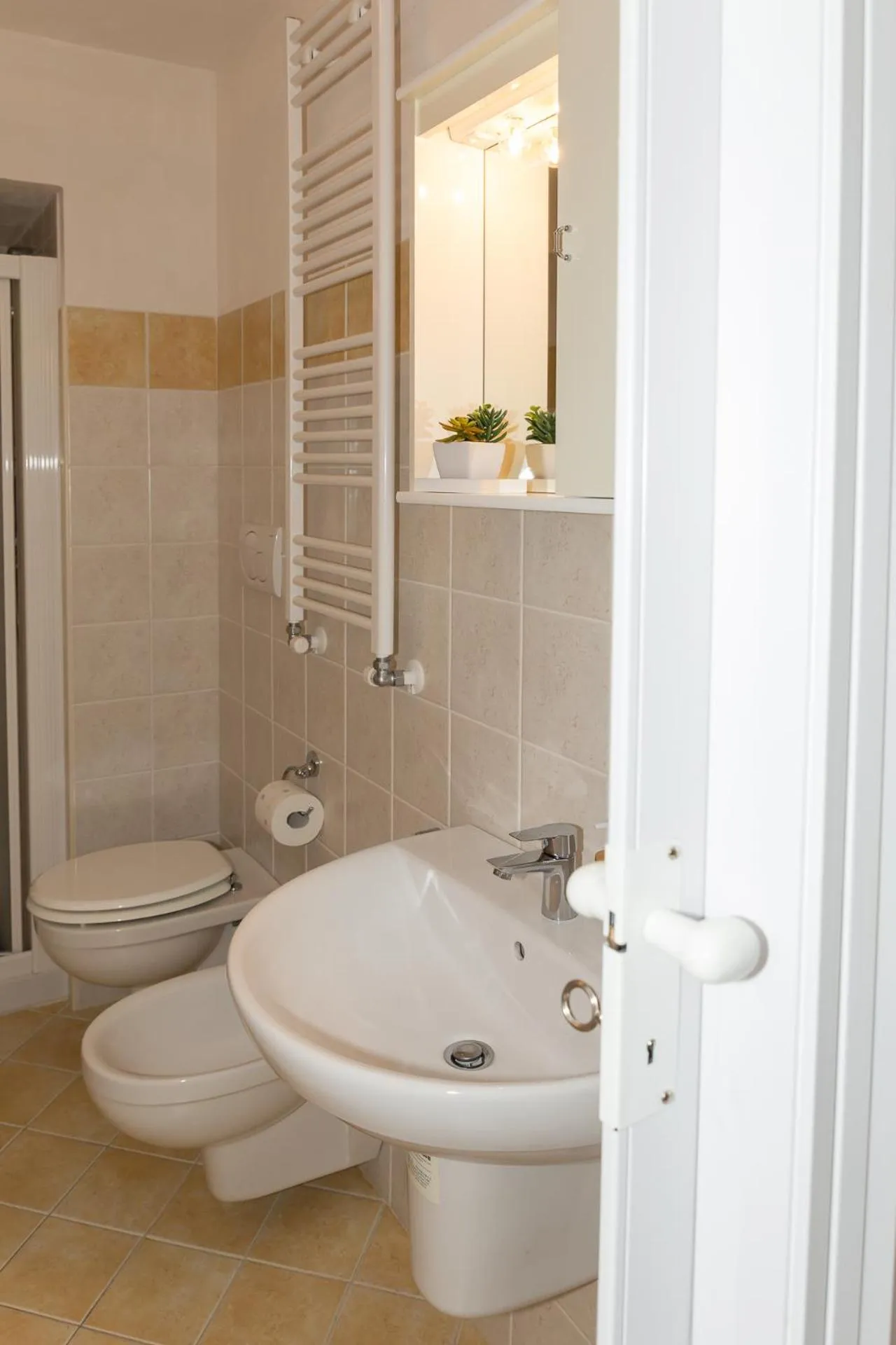 Bathroom in Torres Suite