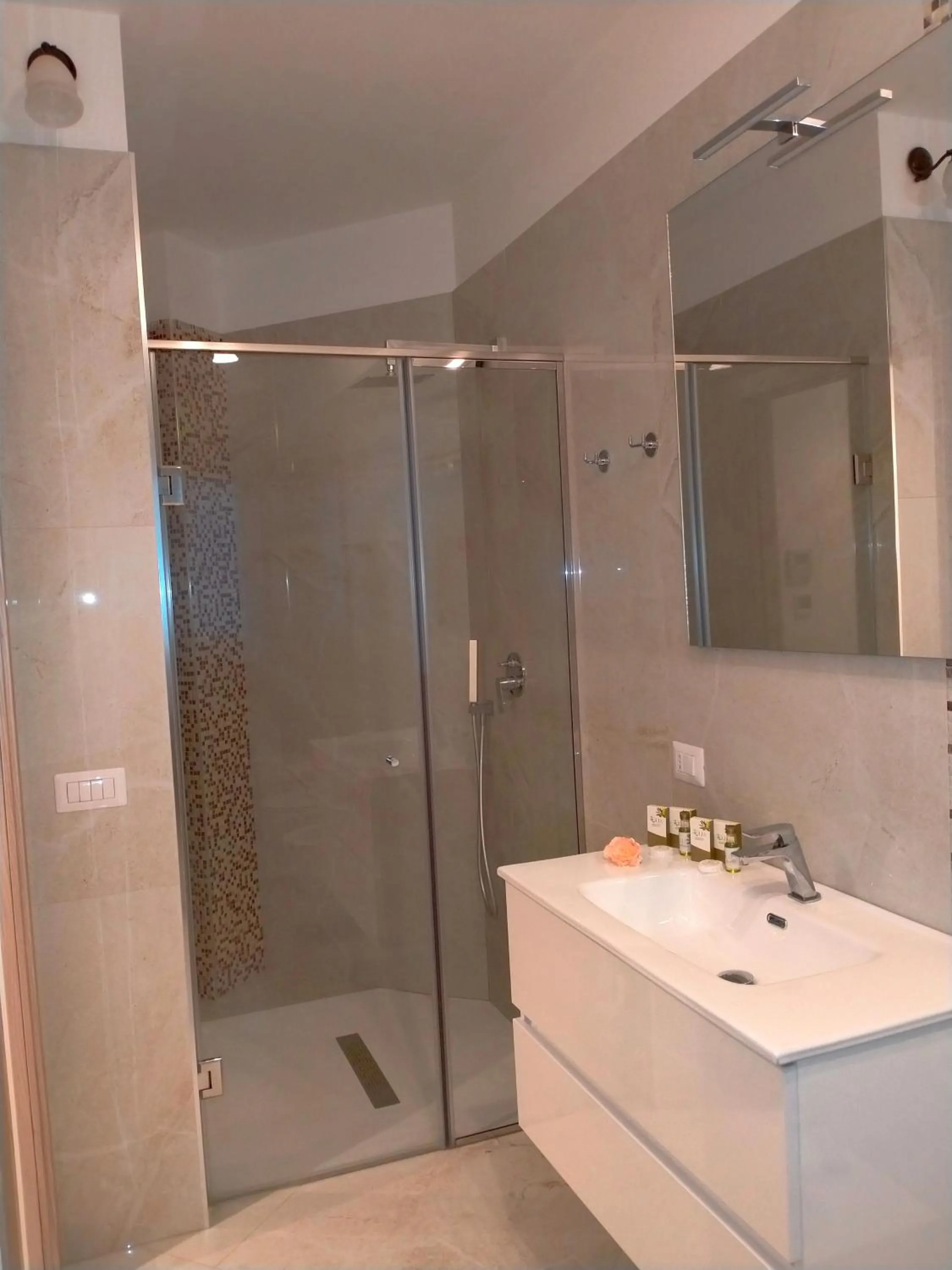 Bathroom in Torres Suite