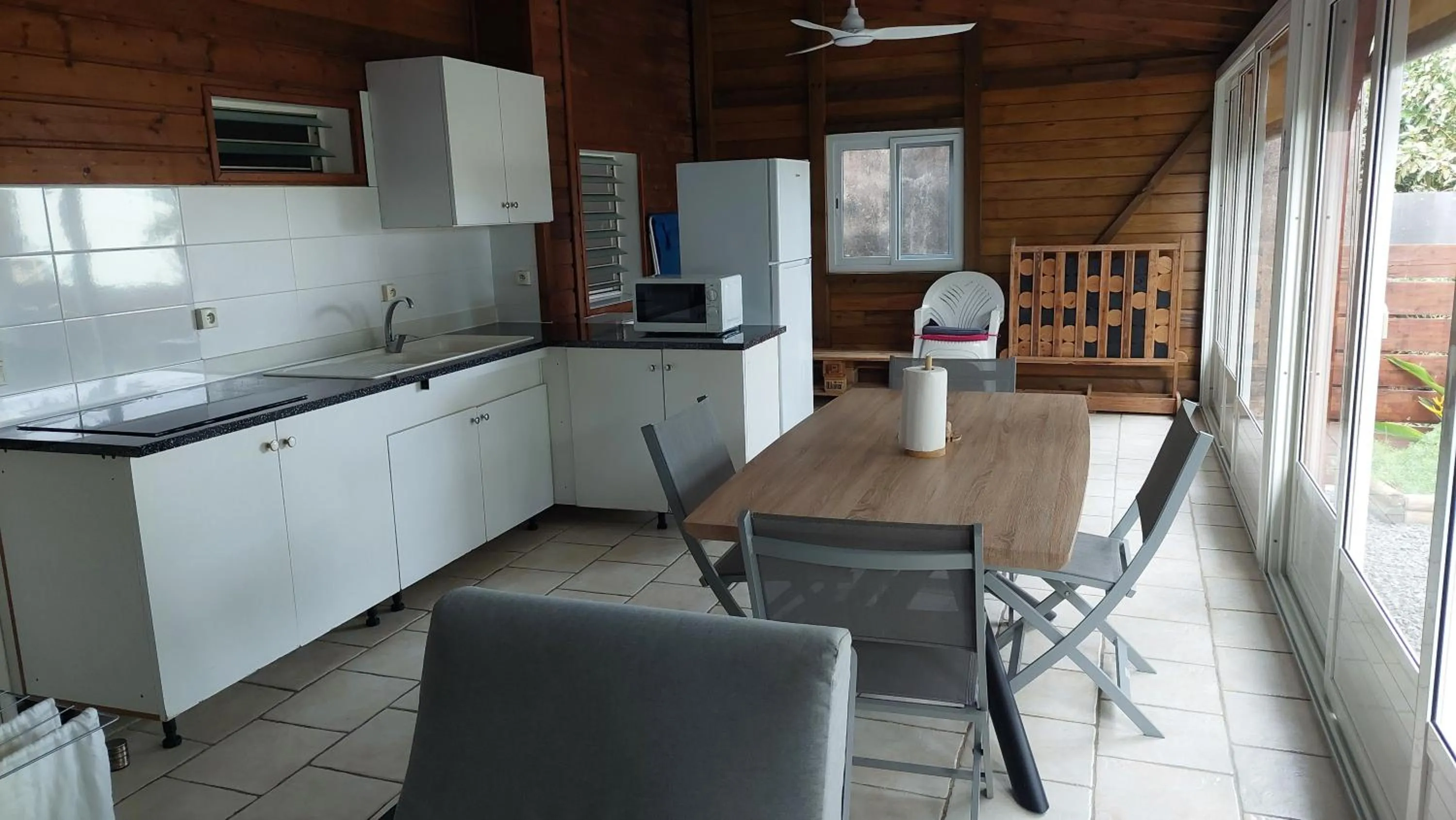 Kitchen or kitchenette in Ilet Blanc