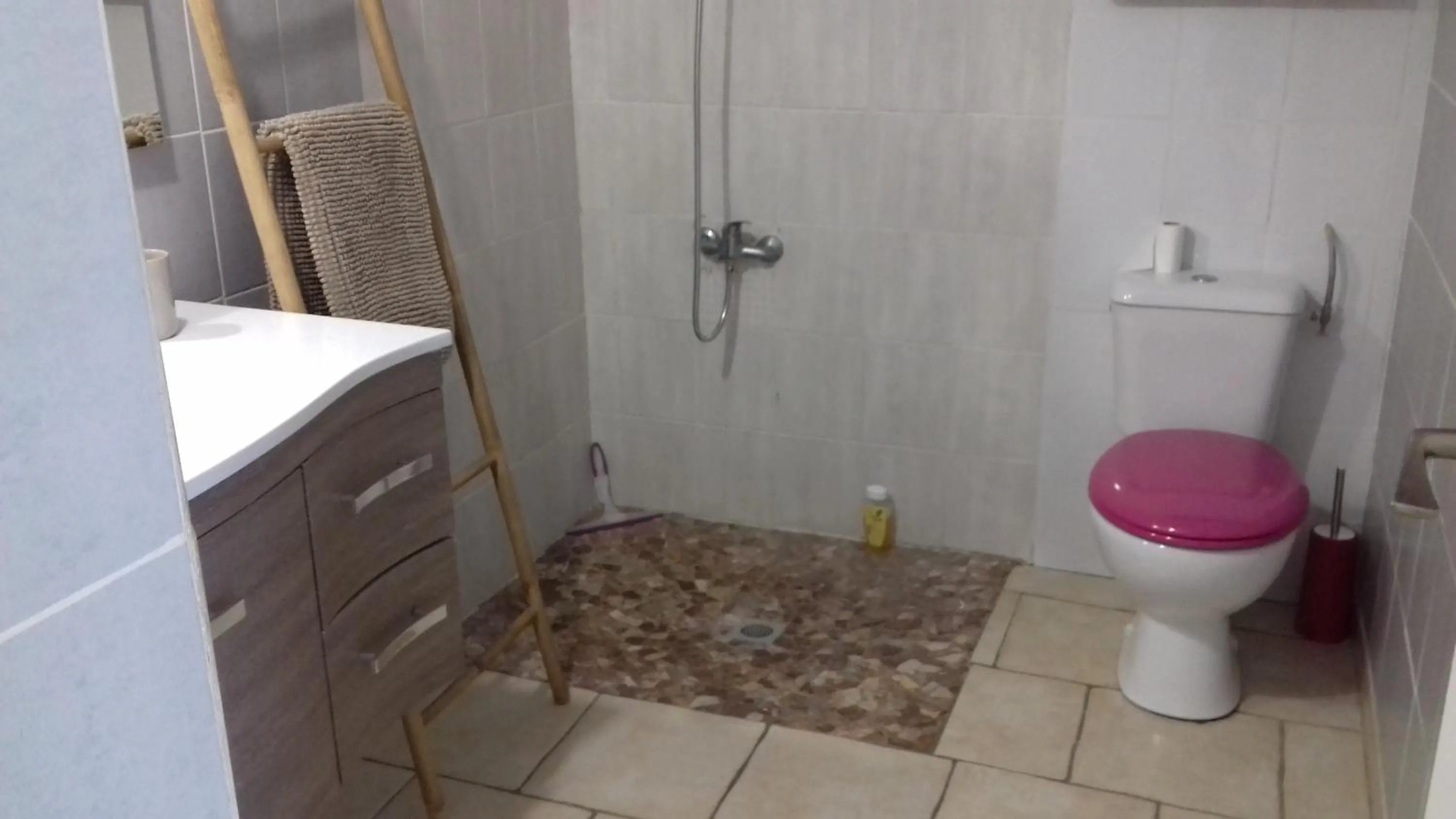 Shower in Ilet Blanc